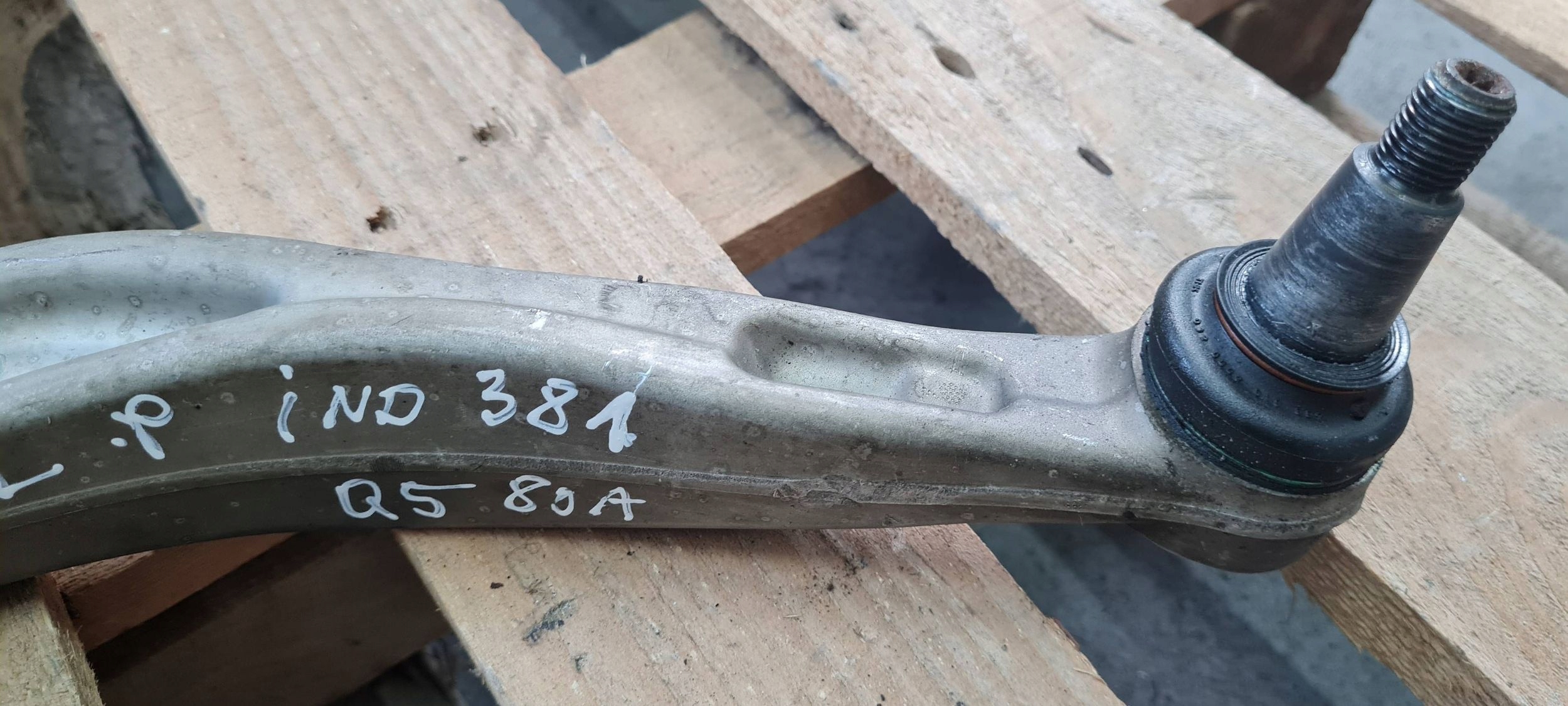 Q5 80A WHACZ lower left front front 80A407695C
