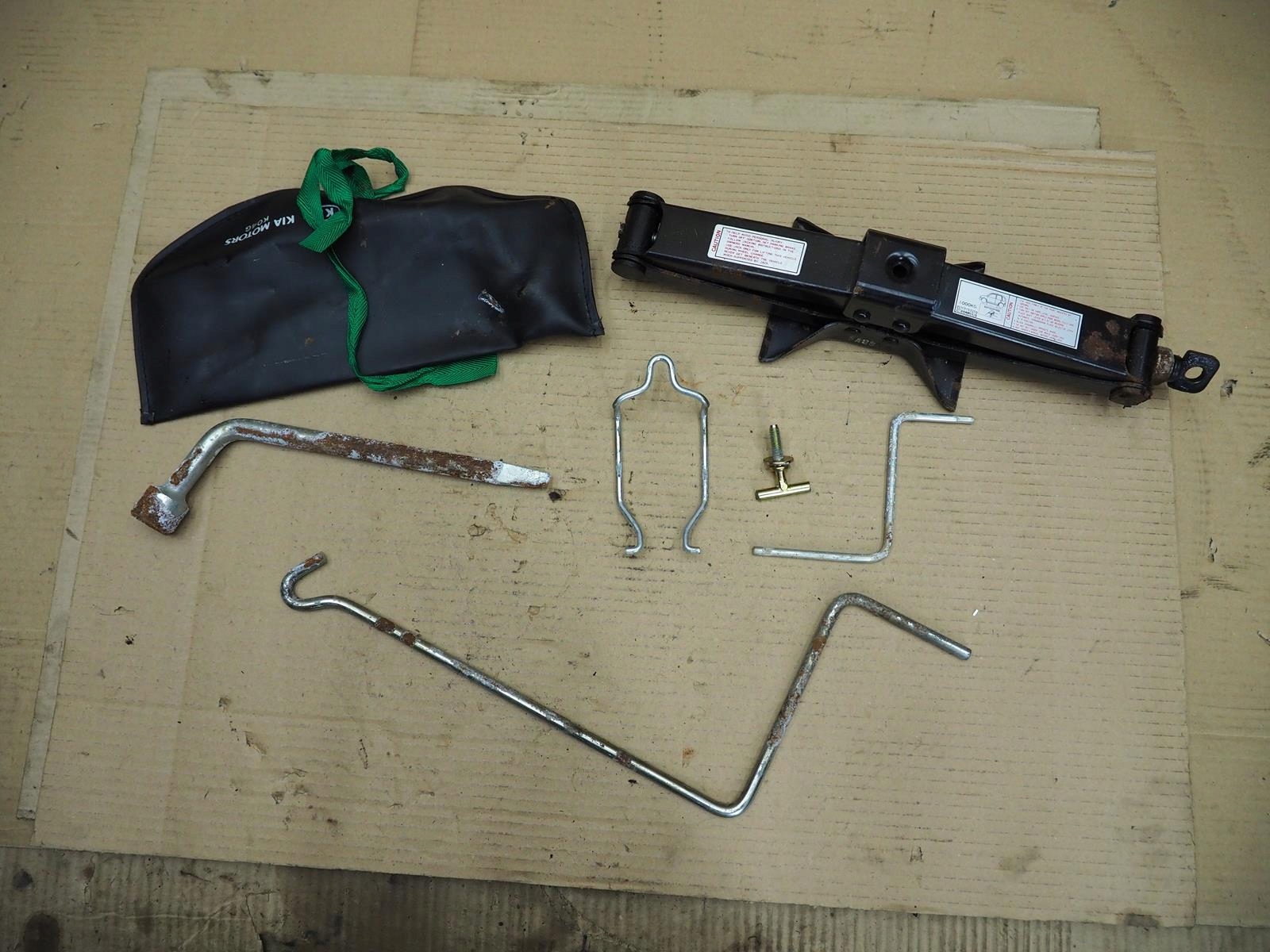 LEWAREK KLUCZ DO KÓŁ ZESTAW KIA SPORTAGE 1