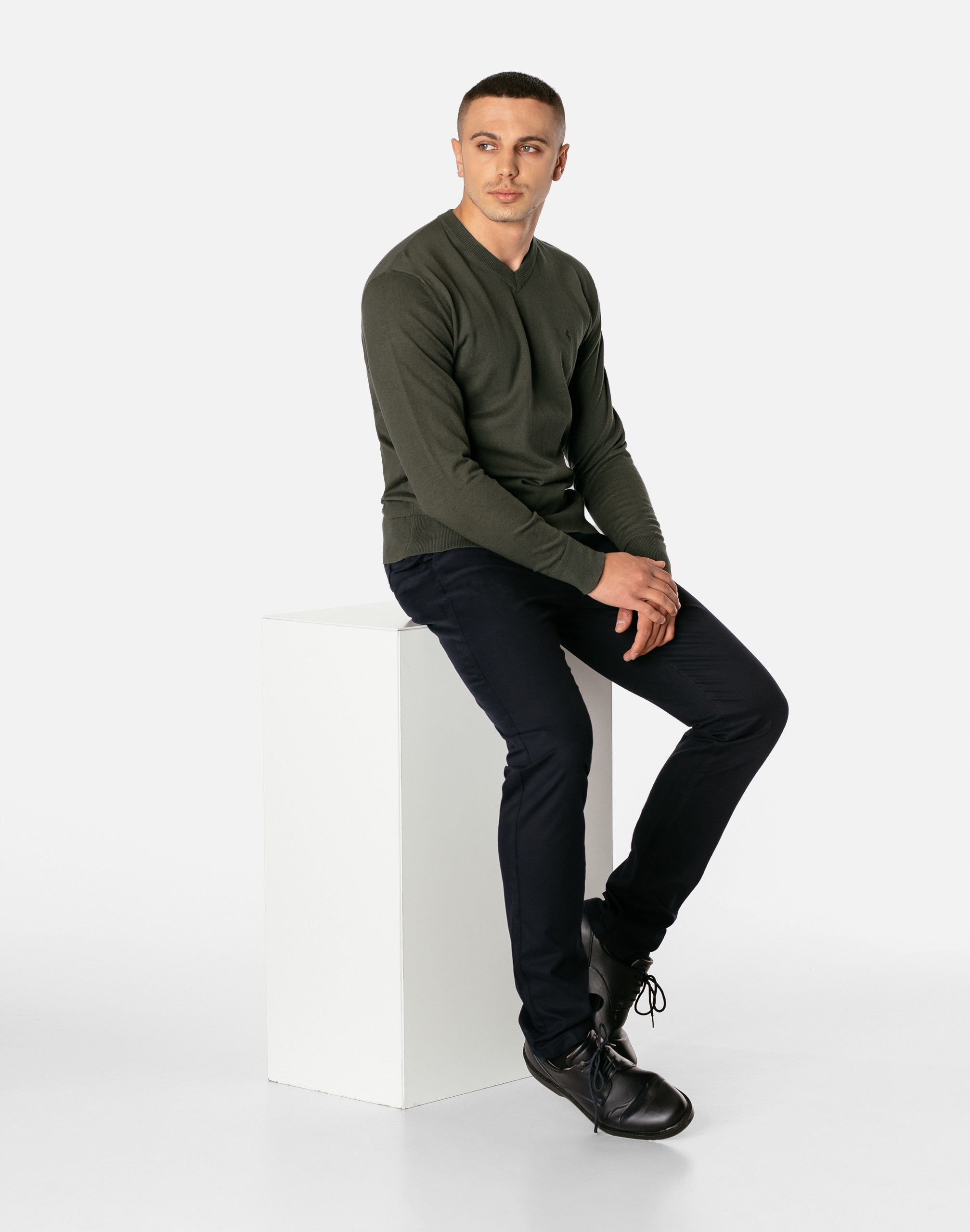 Cienki Sweterek Sweter Męski w Serek S1S C119 XXL Model Sweter męski V-neck S1S