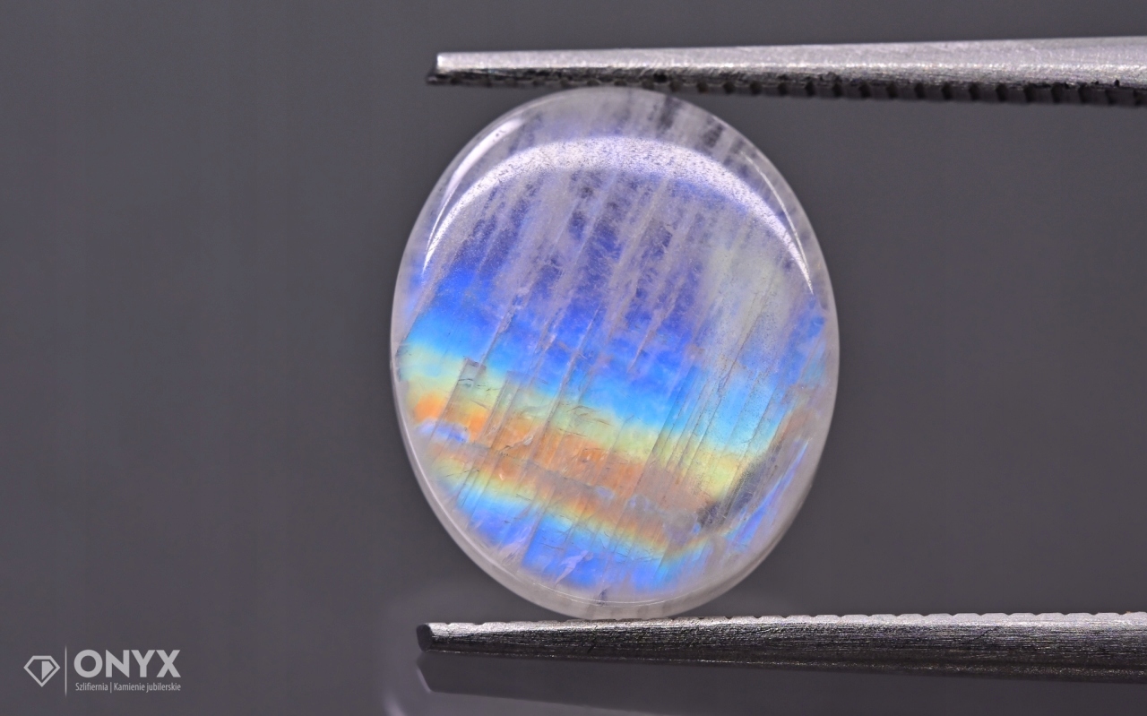 Měsíční kámen mělký ovál 11,5x10 mm