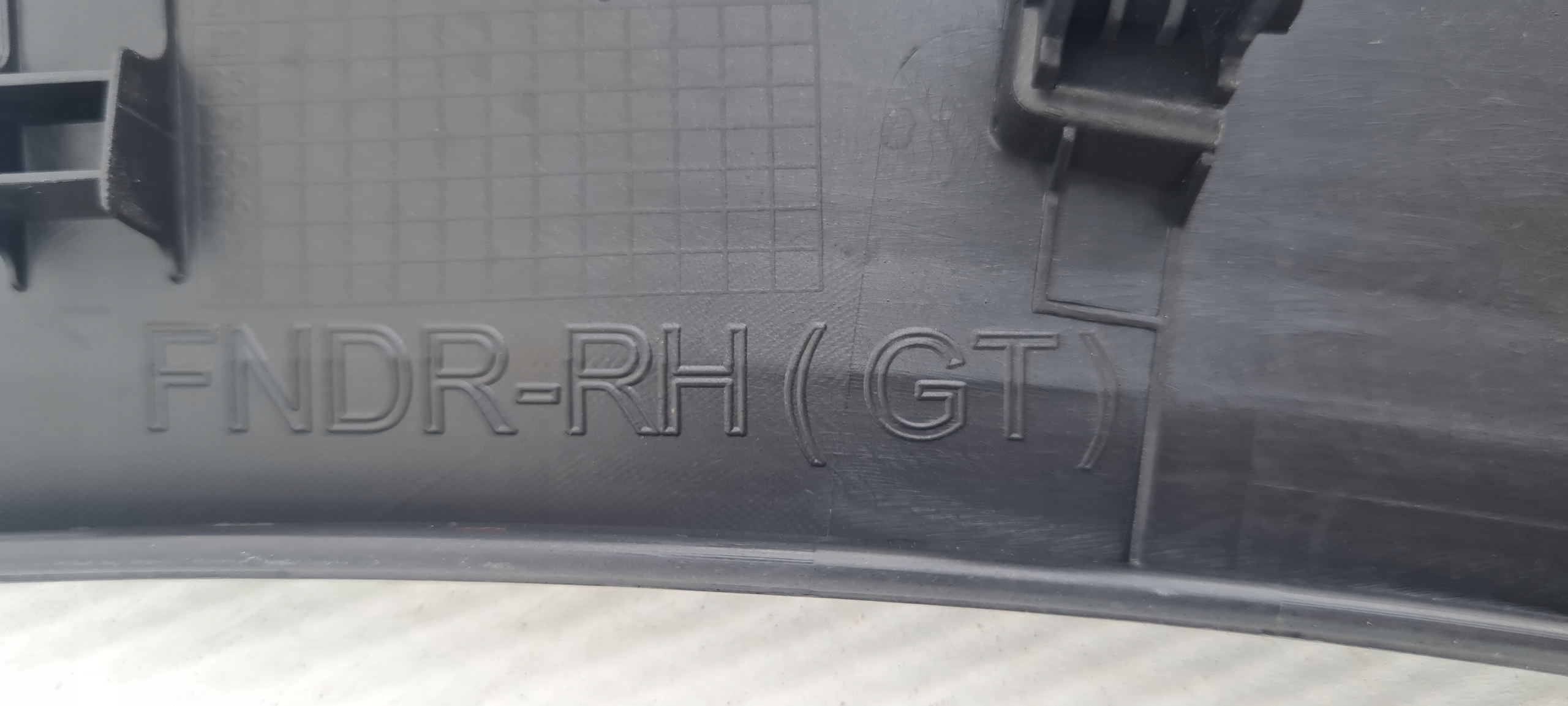 KIA SPORTAGE 5 moulding fender right front BLACK