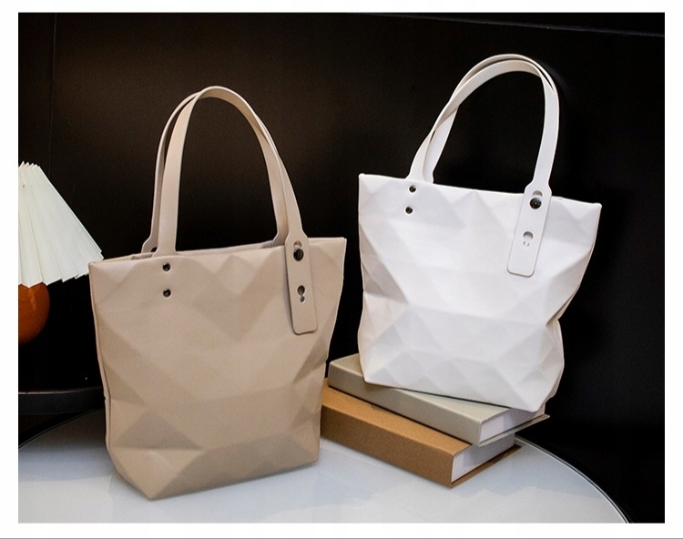 TOREBKA DAMSKA biała elegancka nowoczesna Omi Model trapez