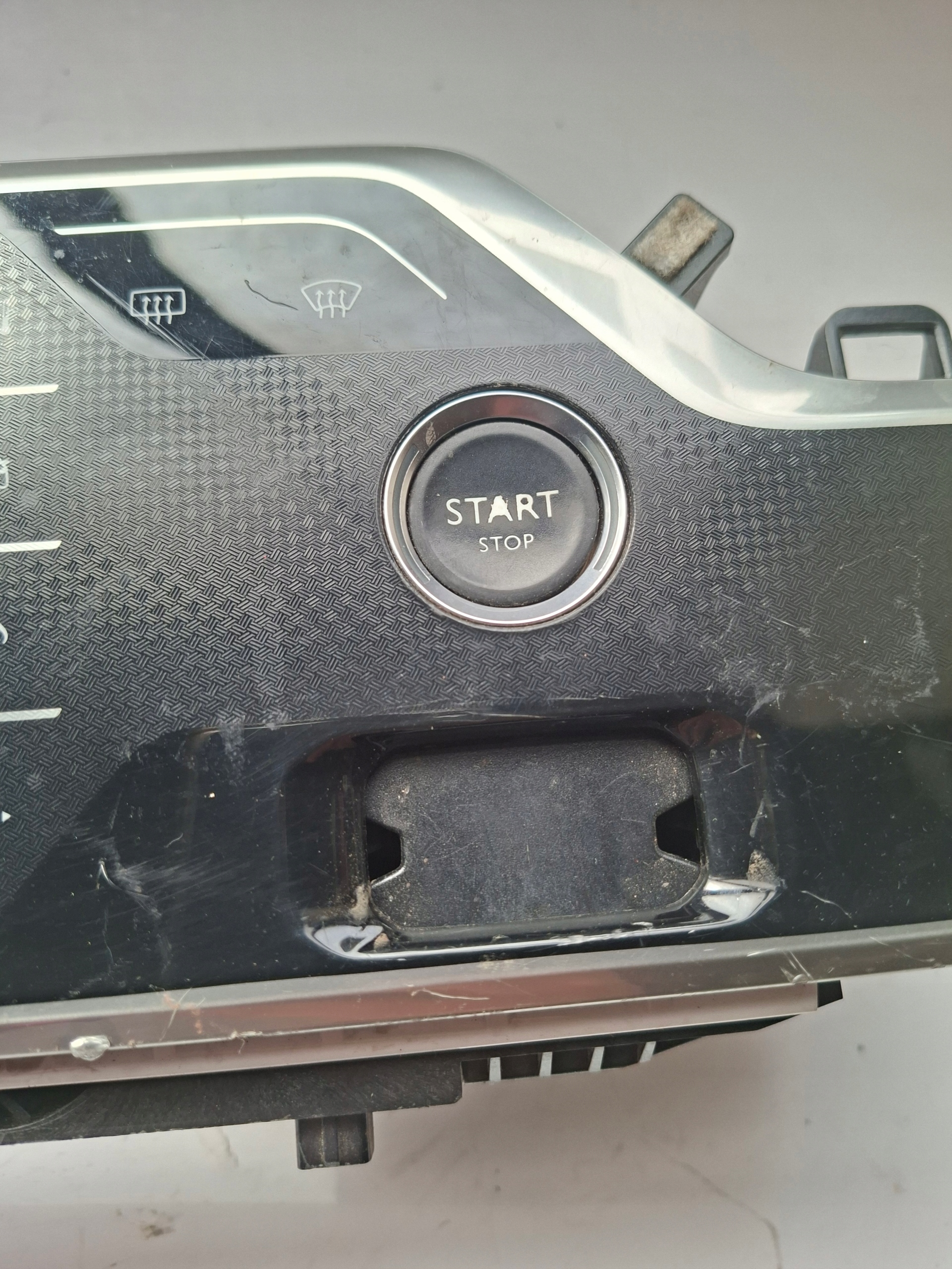control panel C4 PICASSO II 98011199VV ANGLIK