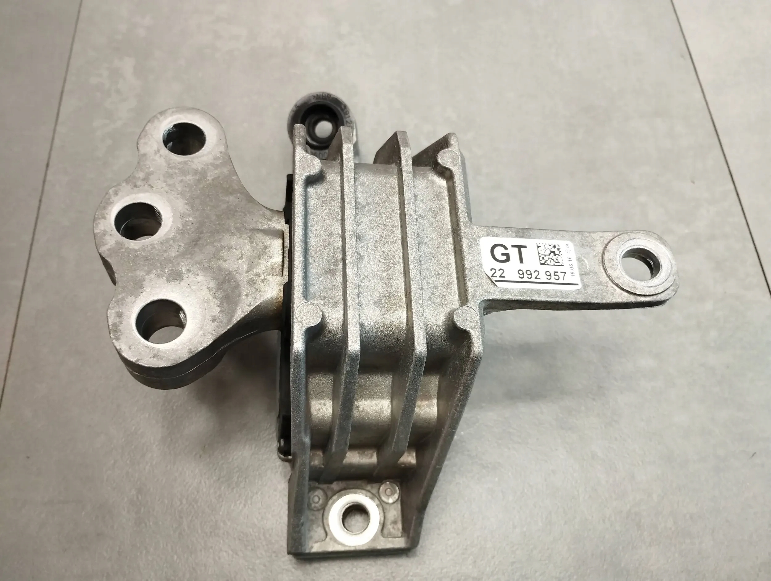 Opel Insignia A 1.6 CDTI engine mount 22992957