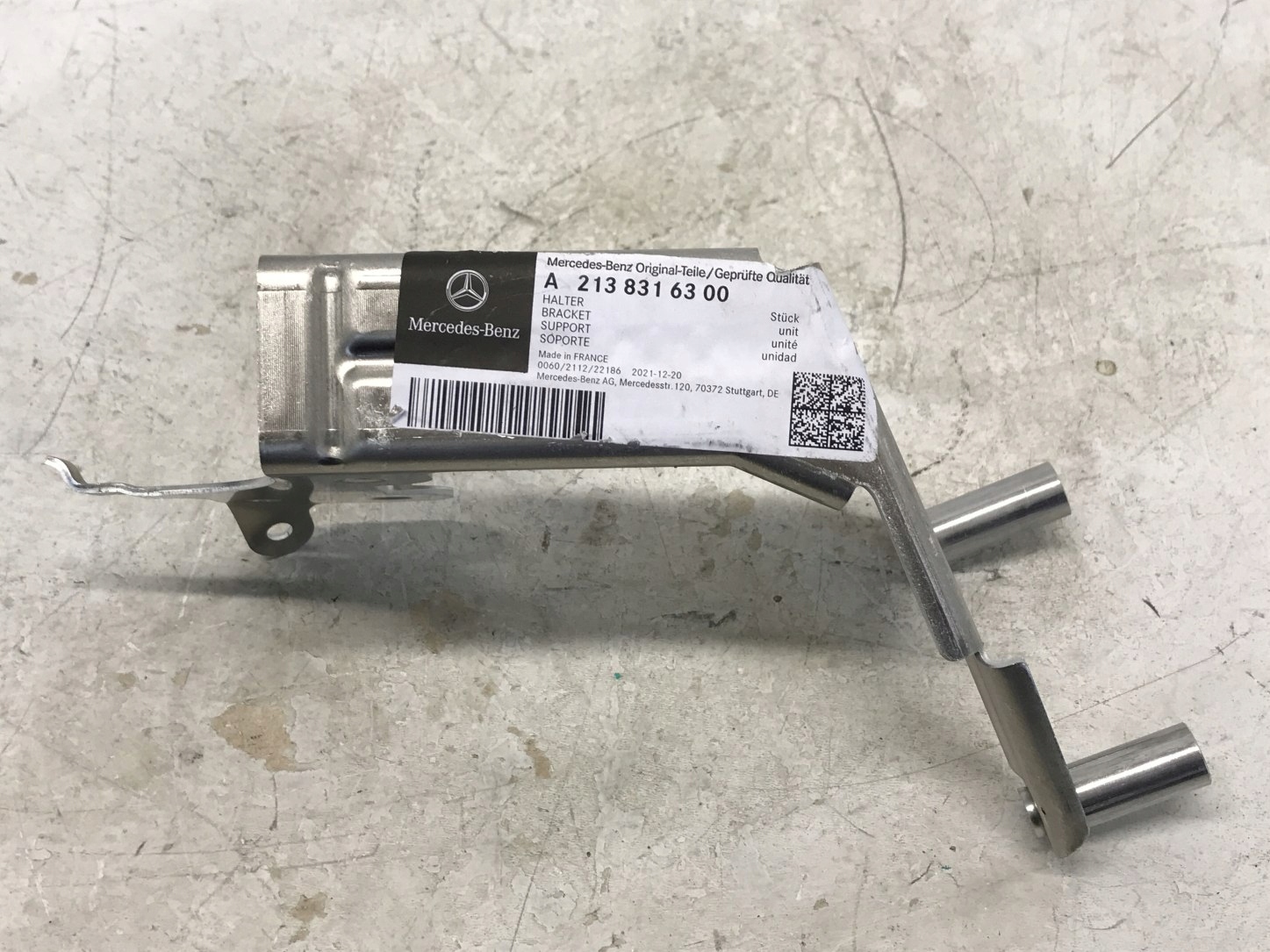 A2138316300 - MERCEDES W213 кронштейн крепления проводов радиатора