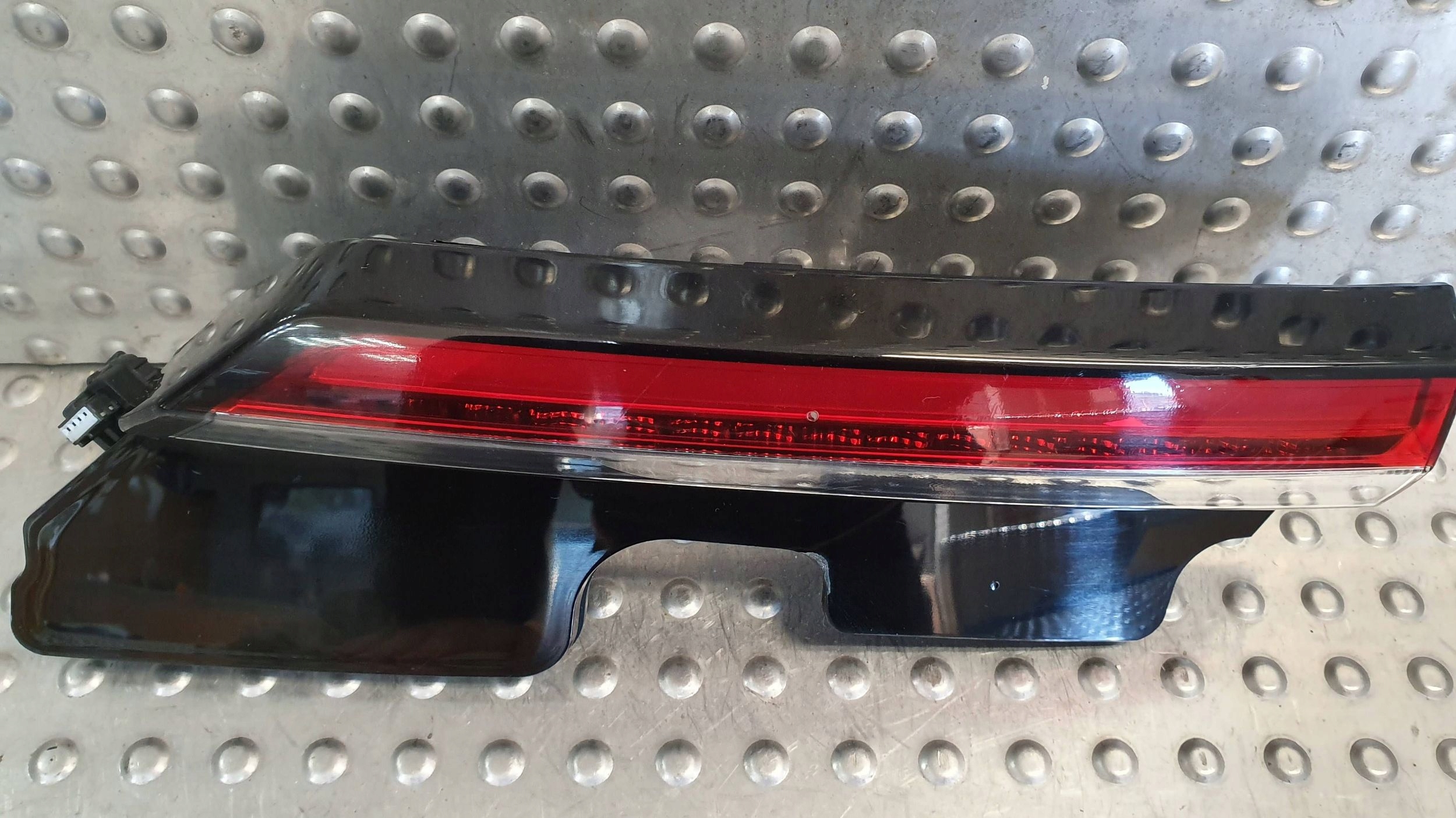 light rear part left VOLVO C40 to the bonnet 21- 32365672