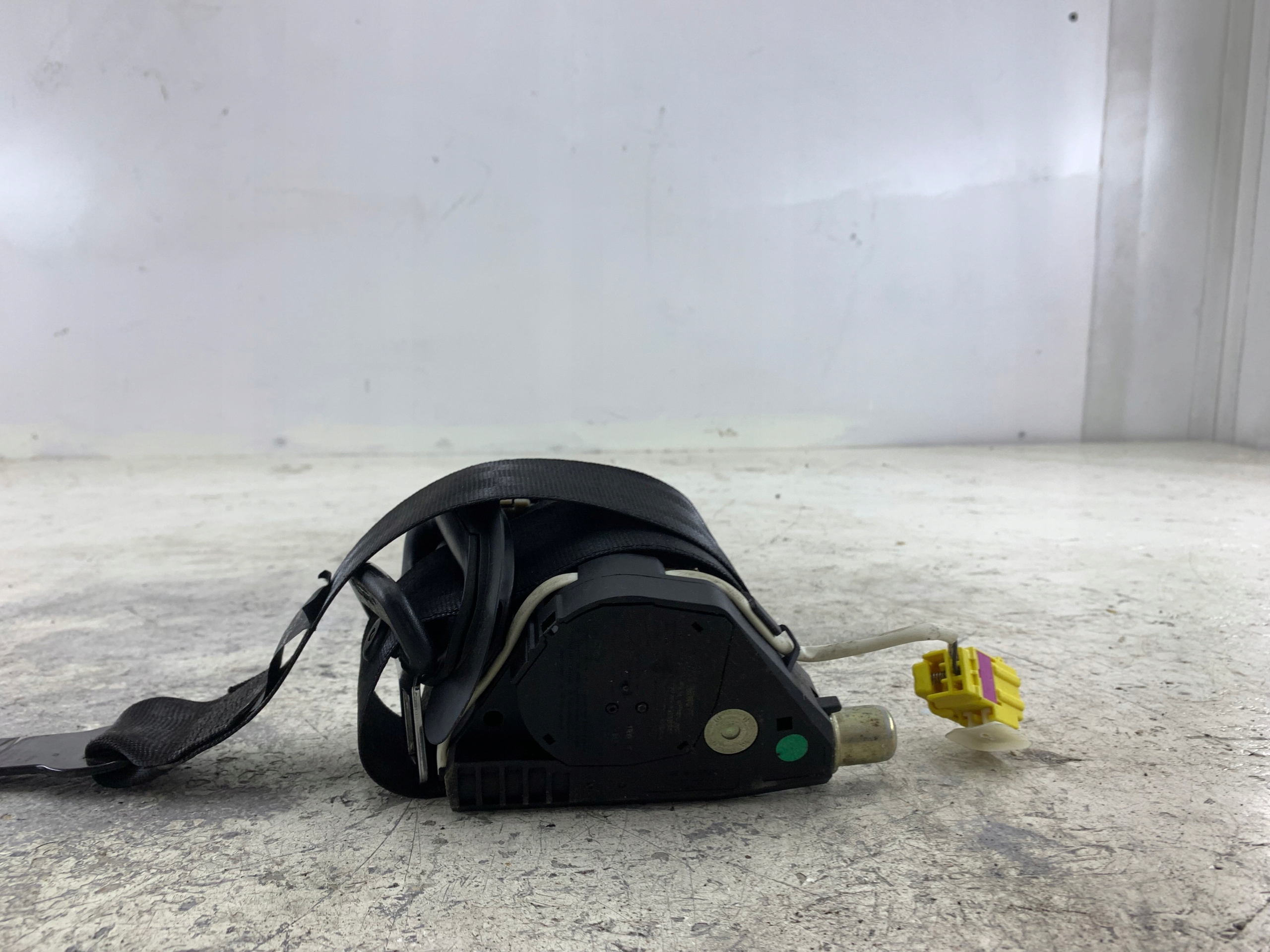 VW TOURAN and seat belt right front 1T0857706B