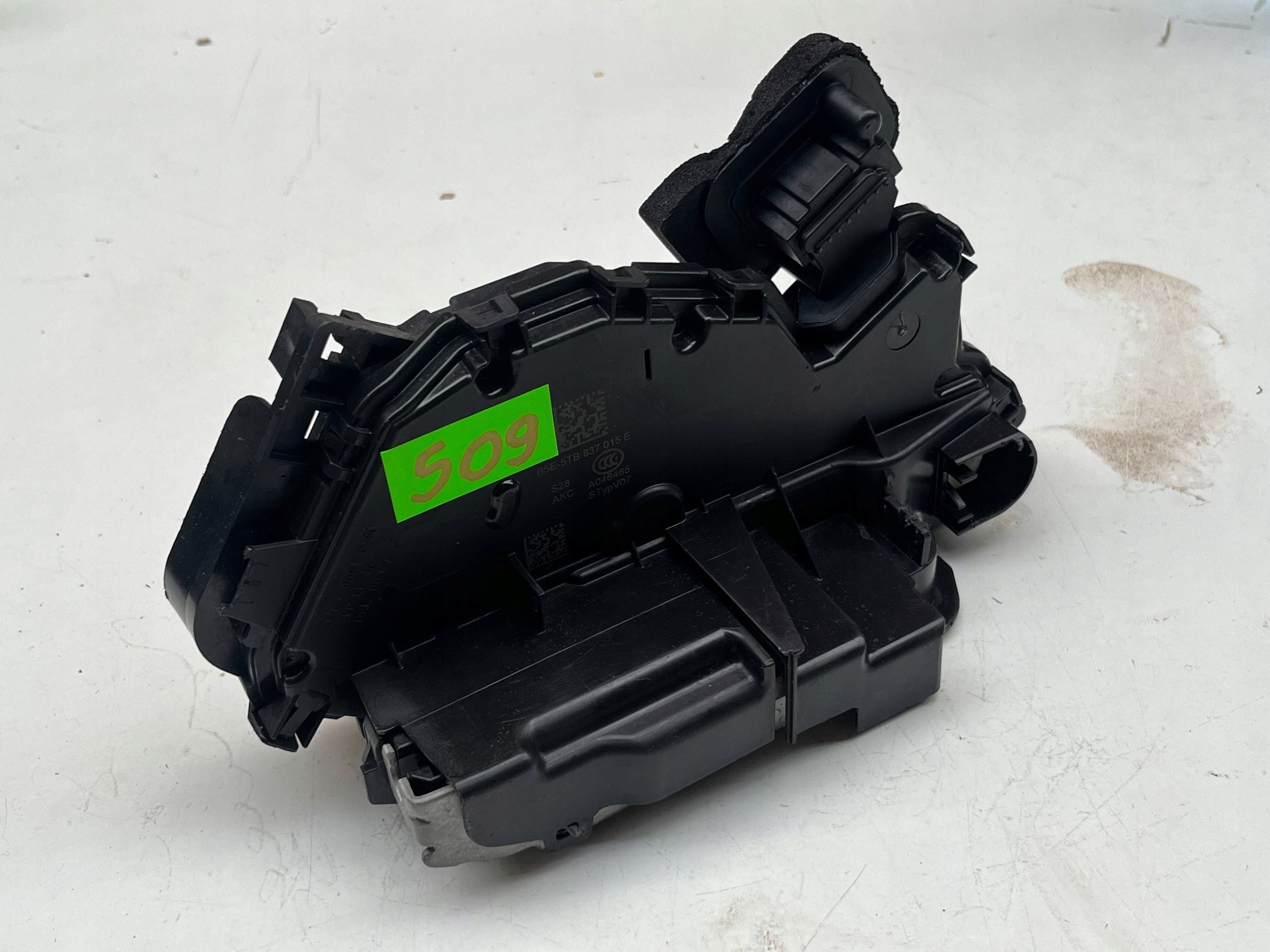 VOLKSWAGEN SEAT SKODA lock door left front 5TB837015E @M