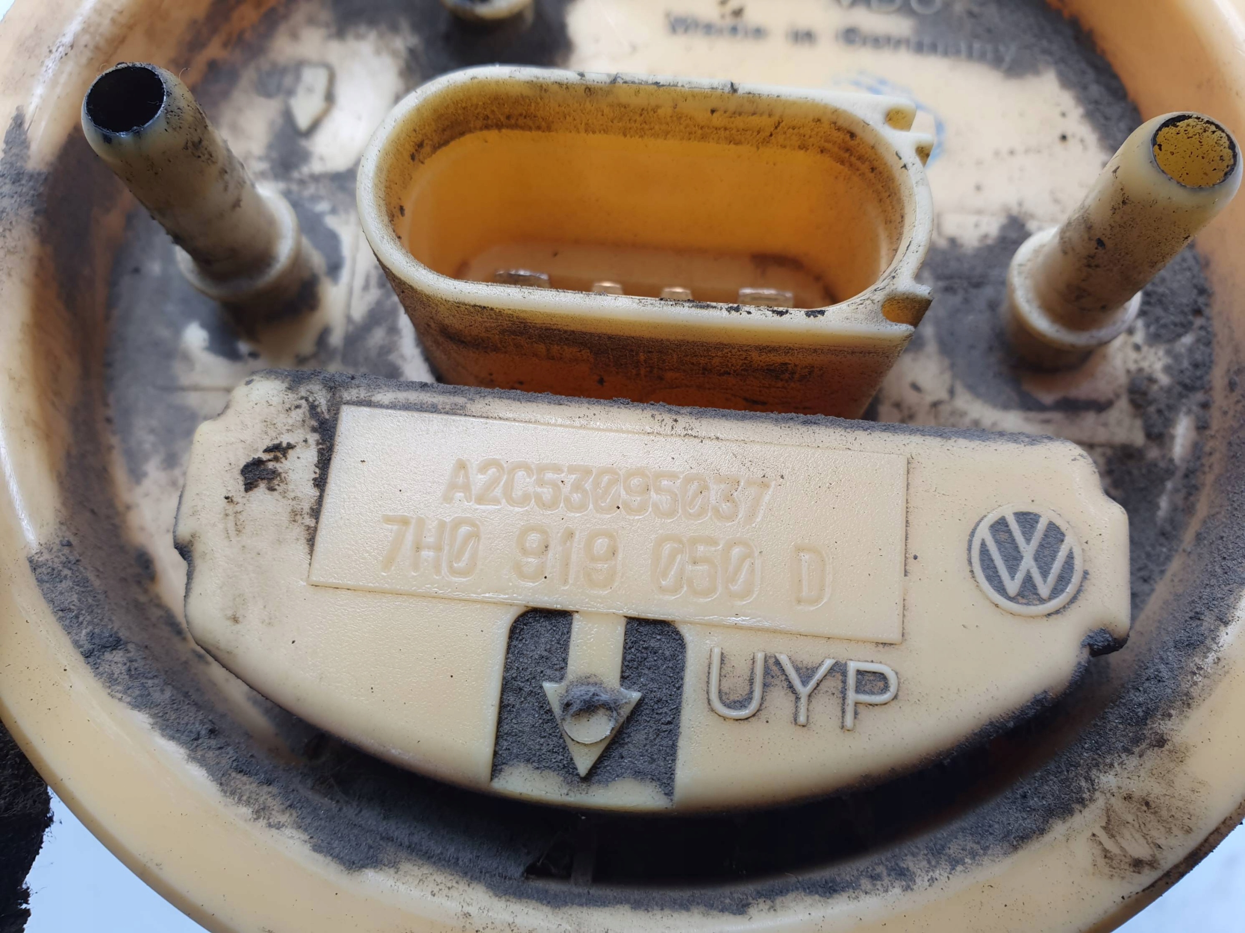 pump fuel 7H0919050D VOLKSWAGEN TRANSPORTER T5