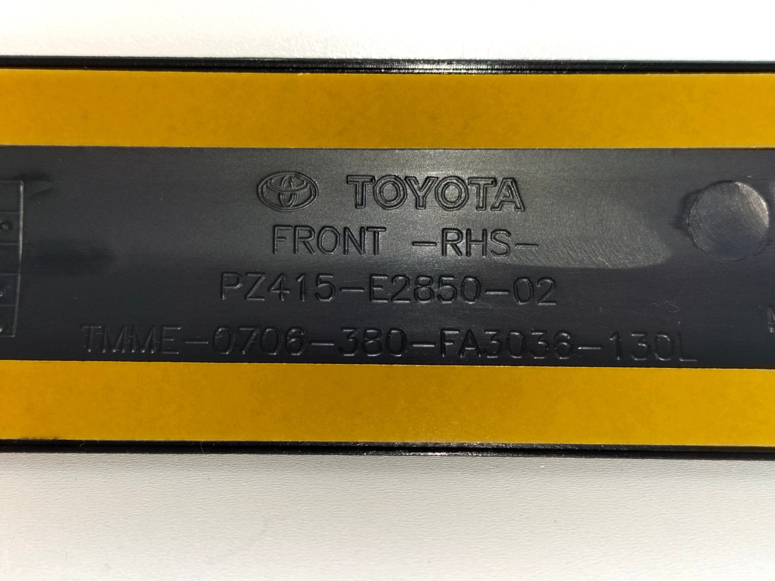 moulding cap door przednich front right TOYOTA AURIS II 13