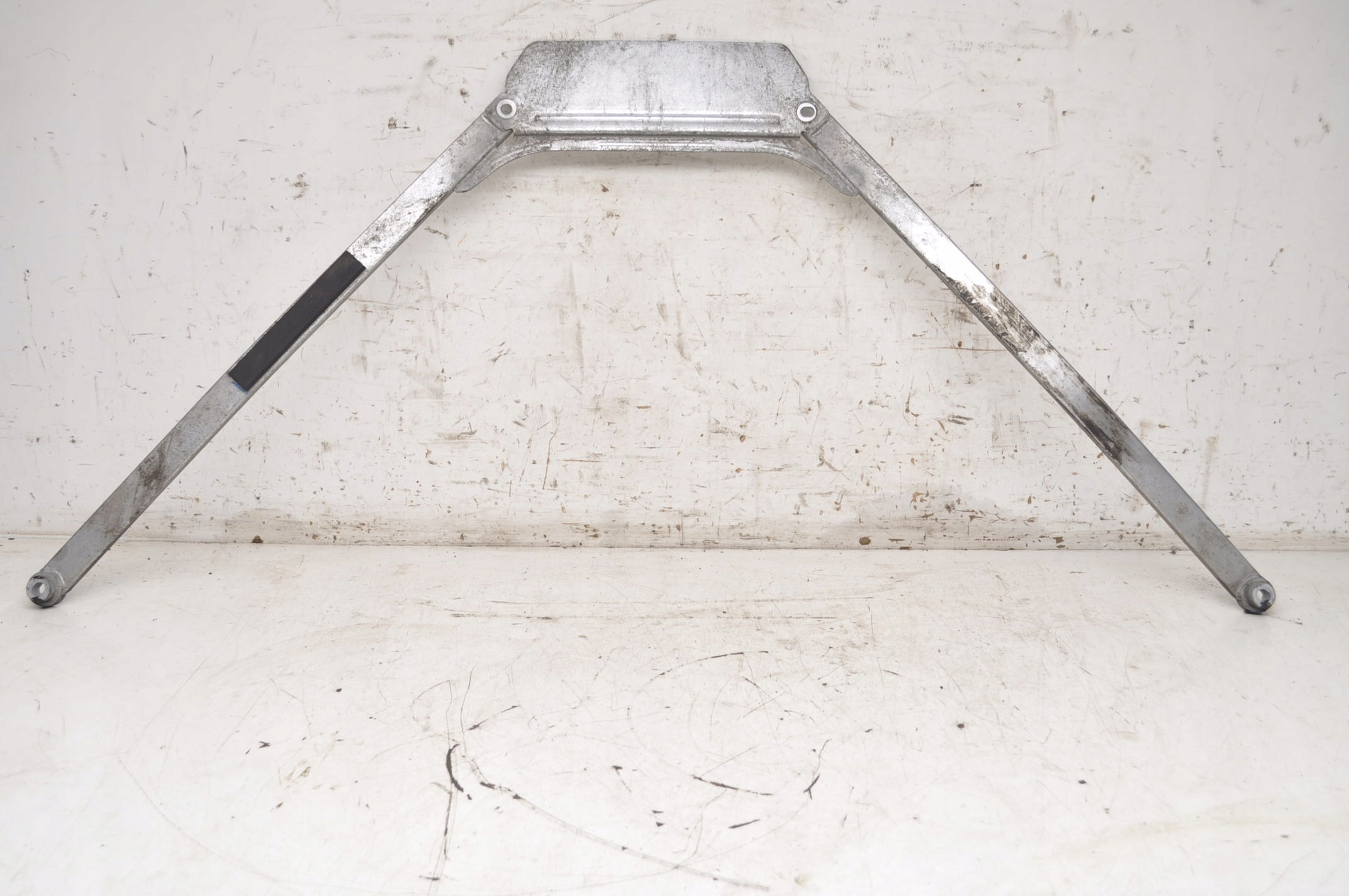 BMW F40 ROZPÓRKA BELKA WSPORNIK 21R