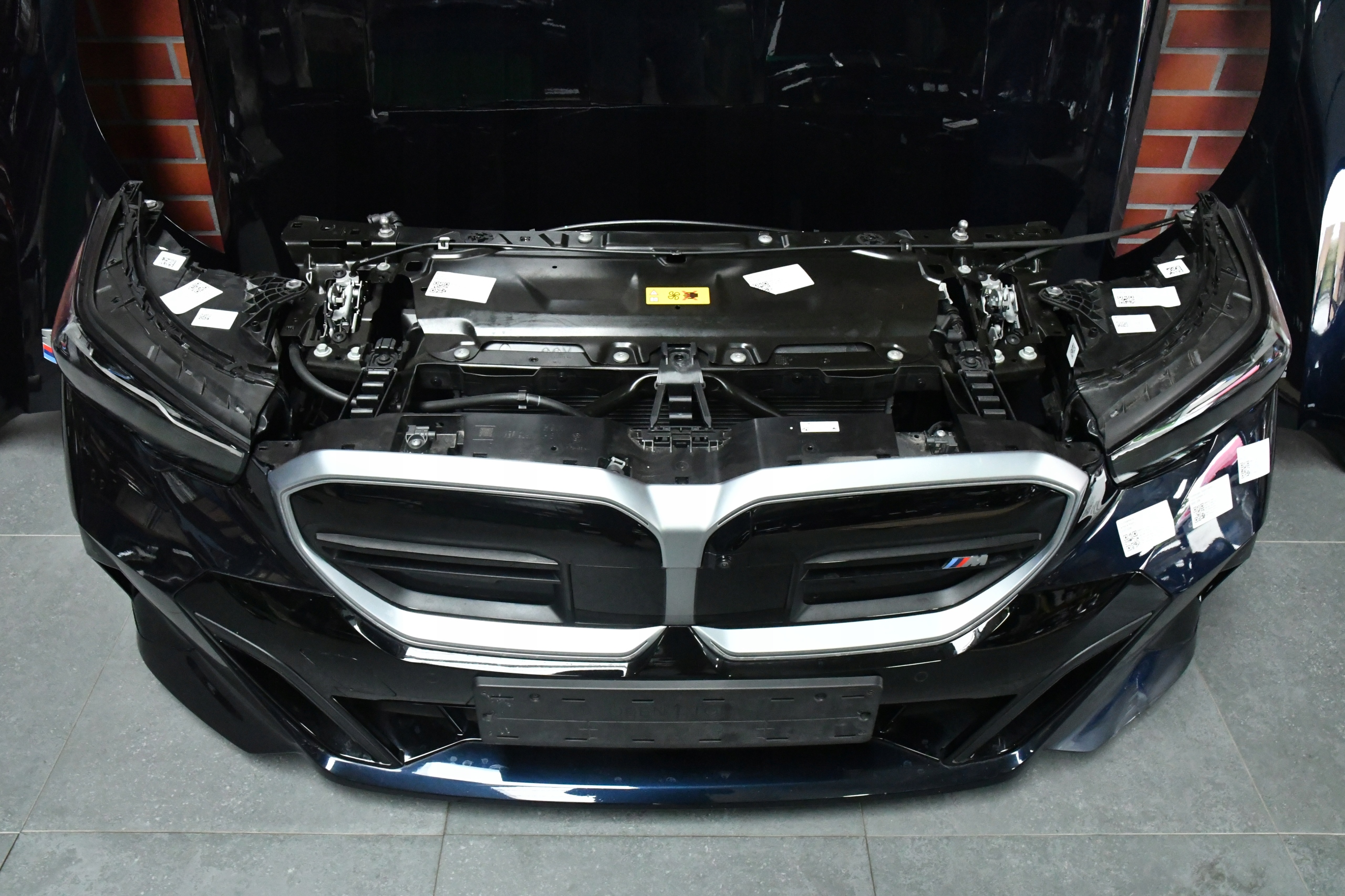 bonnet front panel, wall bumper lights LED BMW i5 M60 m-packet 416 DEMONTAZ