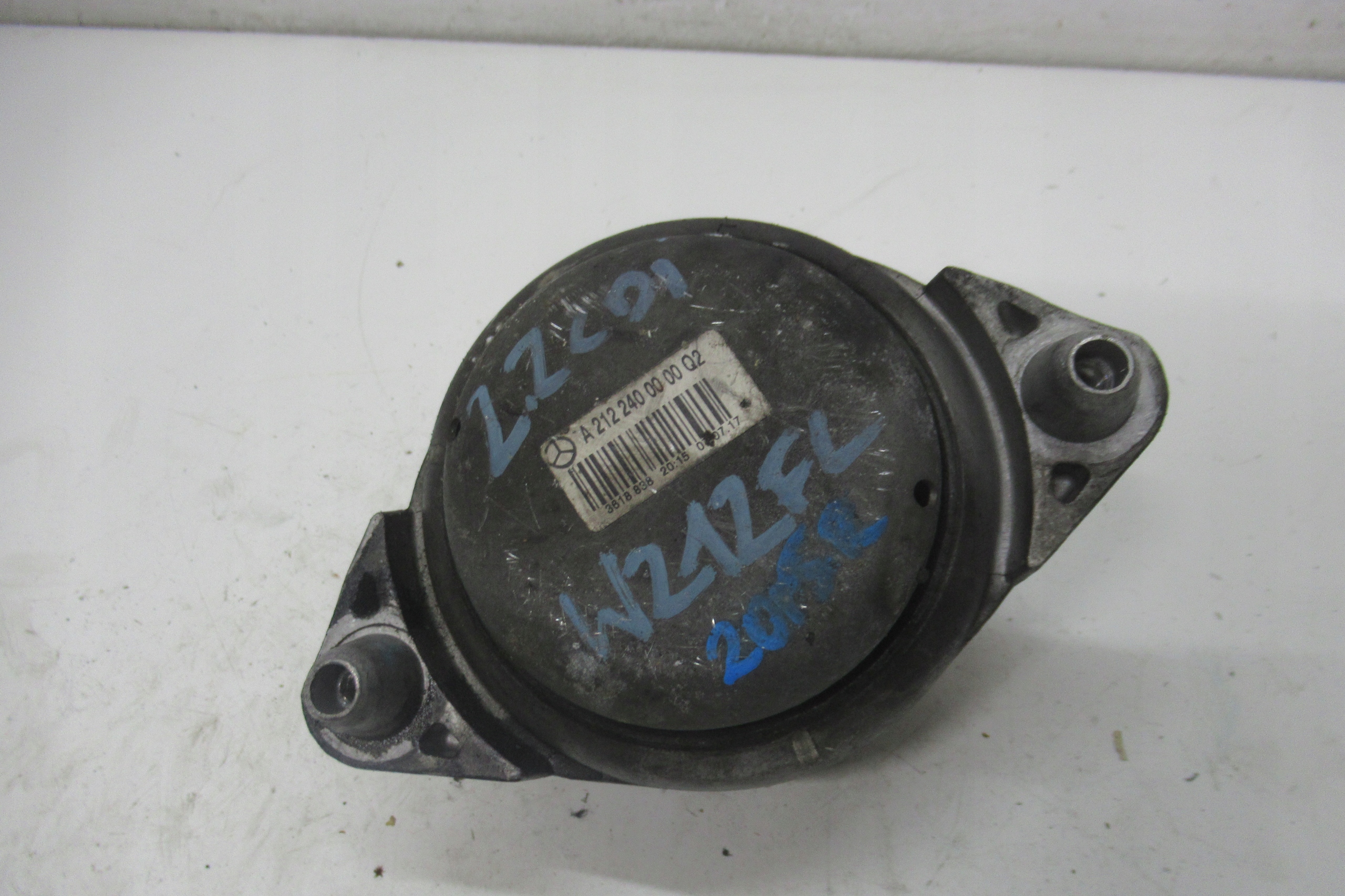 MERCEDES W212 2.2 CDI engine mount A2122400000