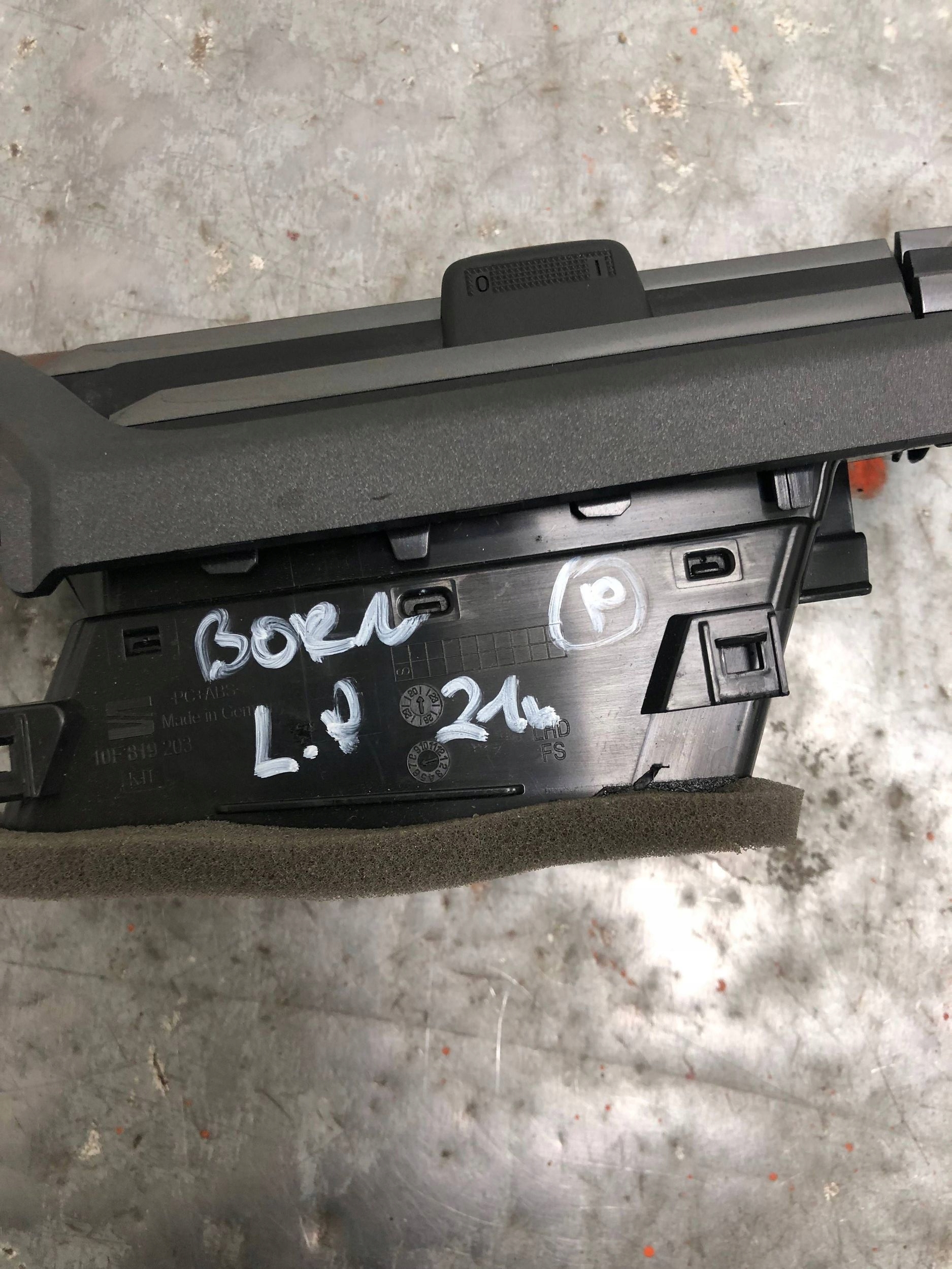 grid air conditioning devices left front CUPRA BORN 10F819203