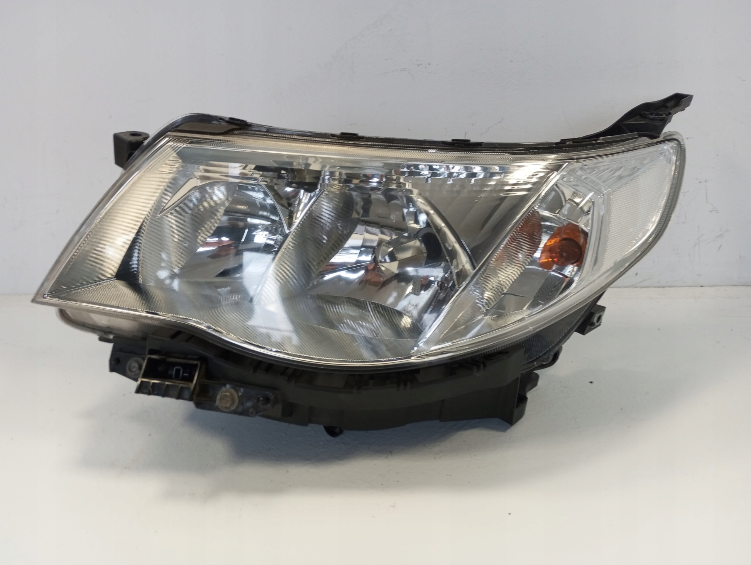 light XENON SUBARU FORESTER left 11R front front