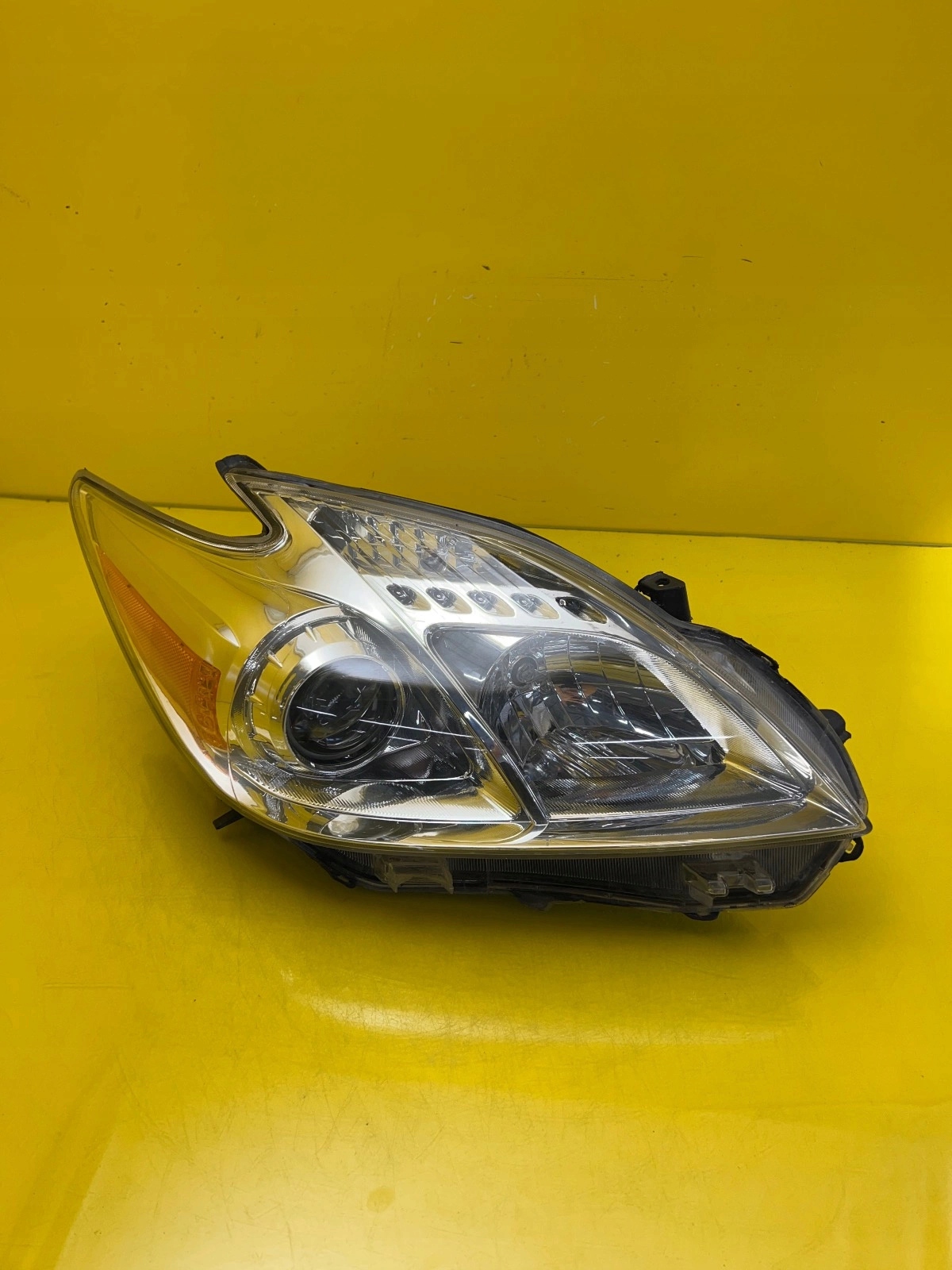 light right Toyota Prius 2012- normal USA