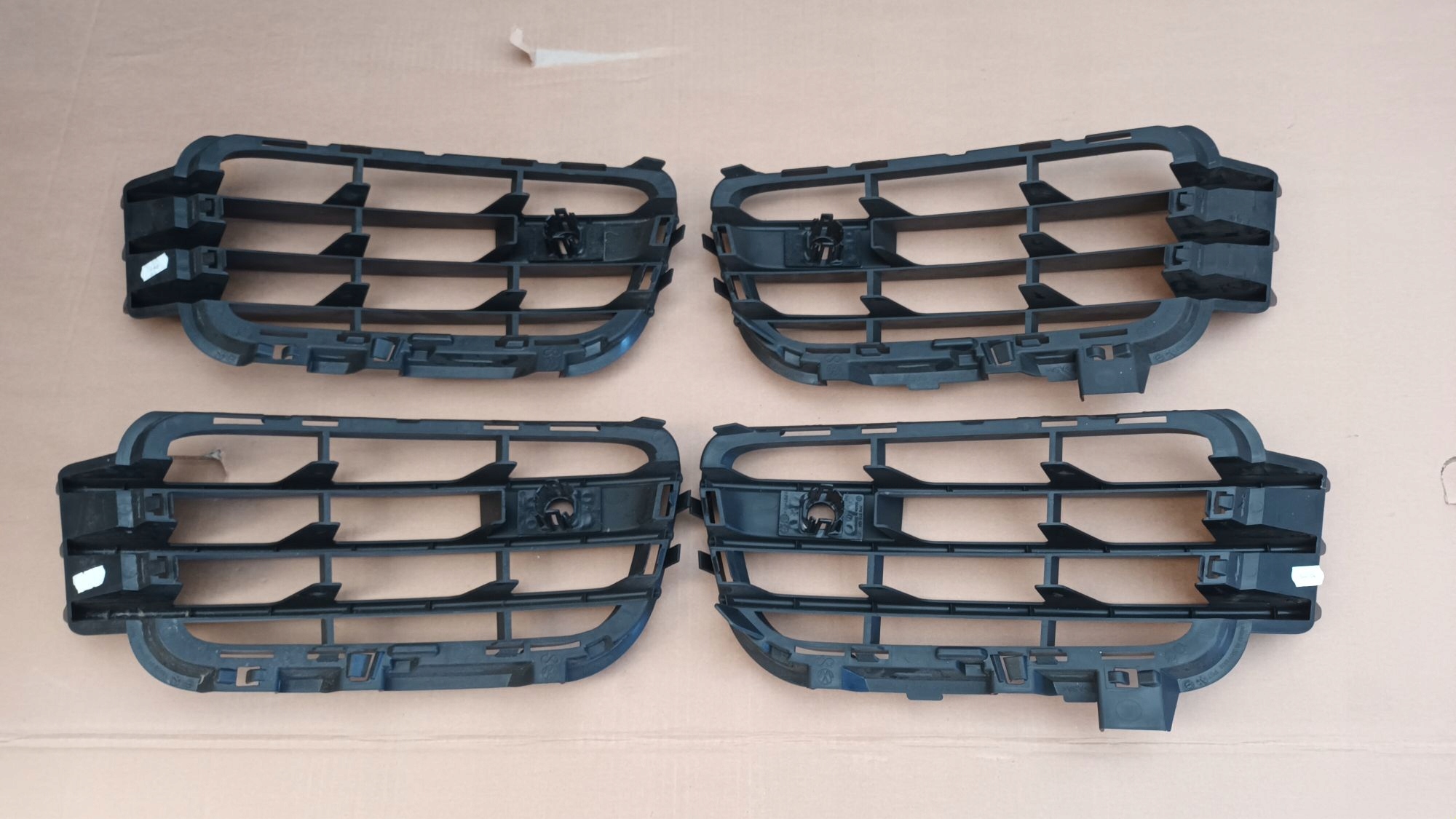 rechts oder links Lüftungsgitter der Stoßstange VW TOUAREG 2010-2014 - neu Original