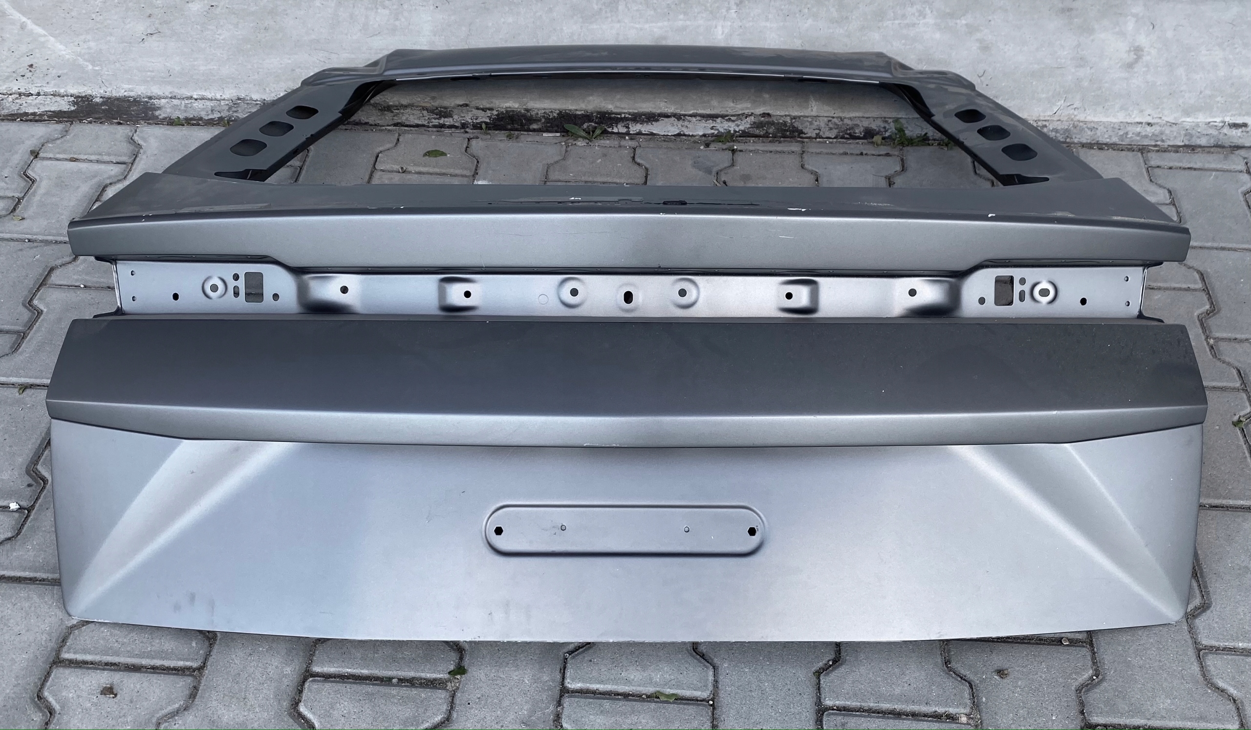 LAMBORGHINI URUS rear trunk door boot 4ML827105