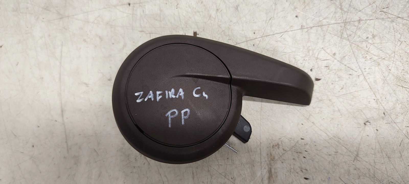 bracket handle seat right Opel Zafira C 2,0 CDTI