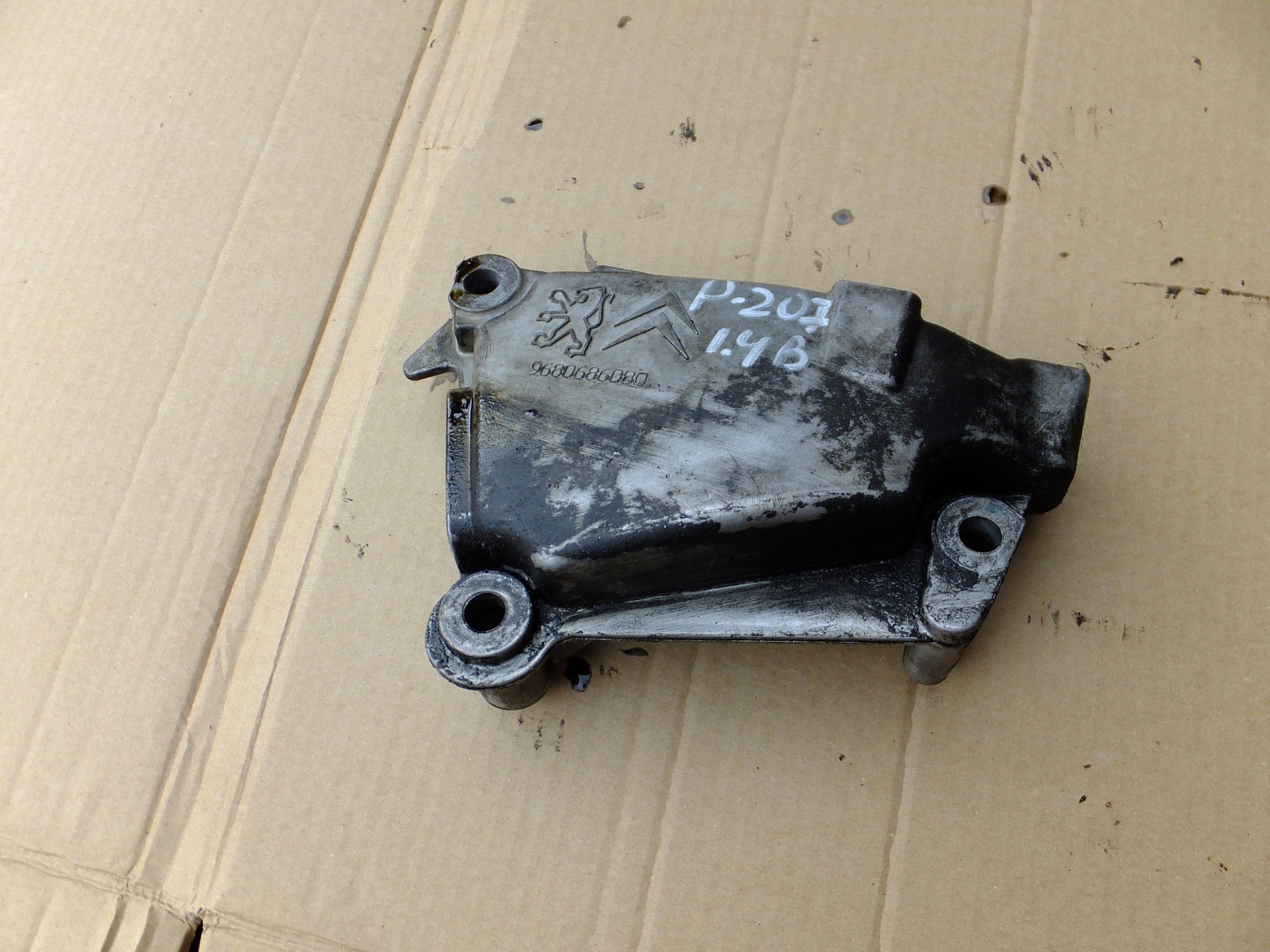 engine mount peugeot 207 1,4 8v 2009r 9680686080
