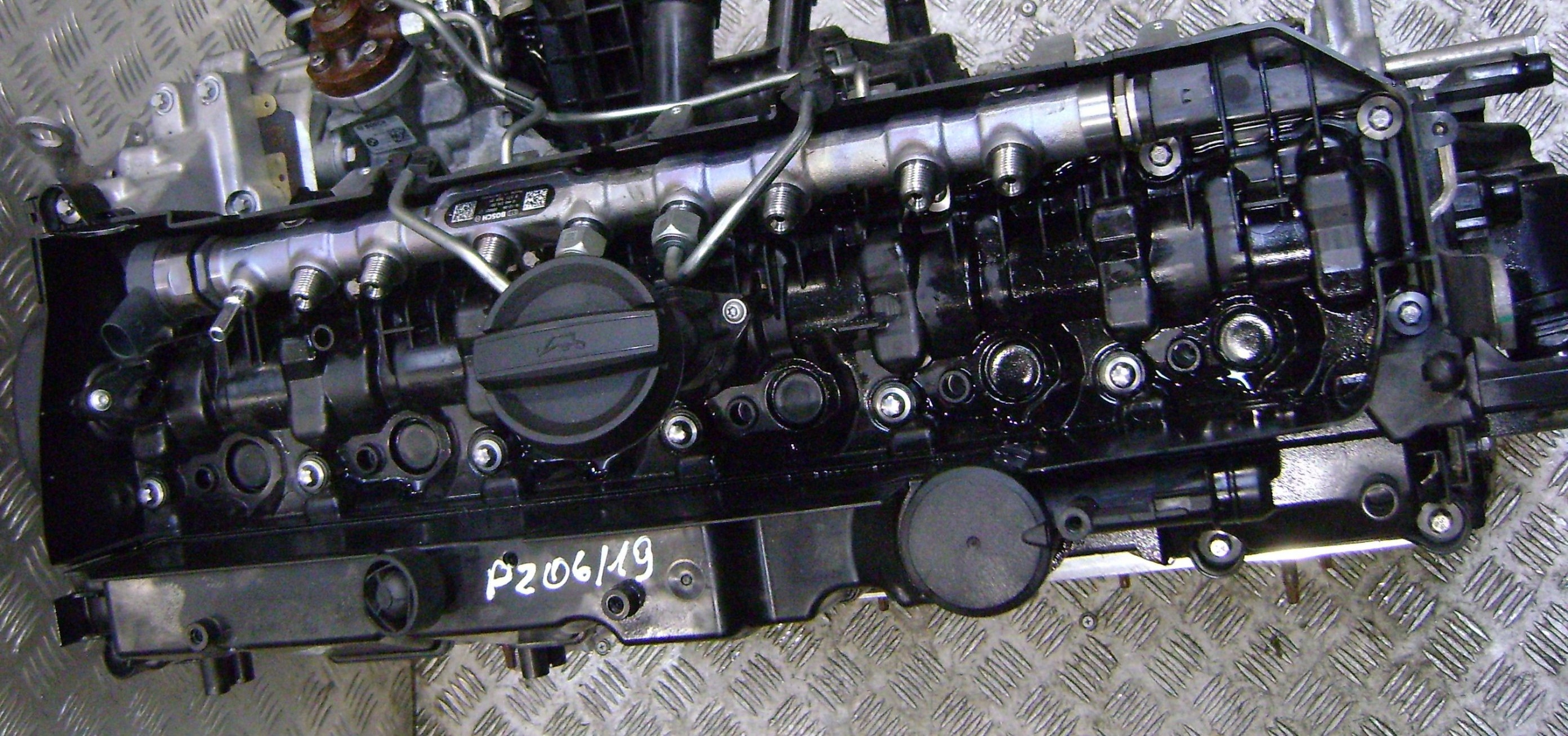 BMW G20 G30 G01 G05 POKRYWA ZAWORÓW 8571308 B57