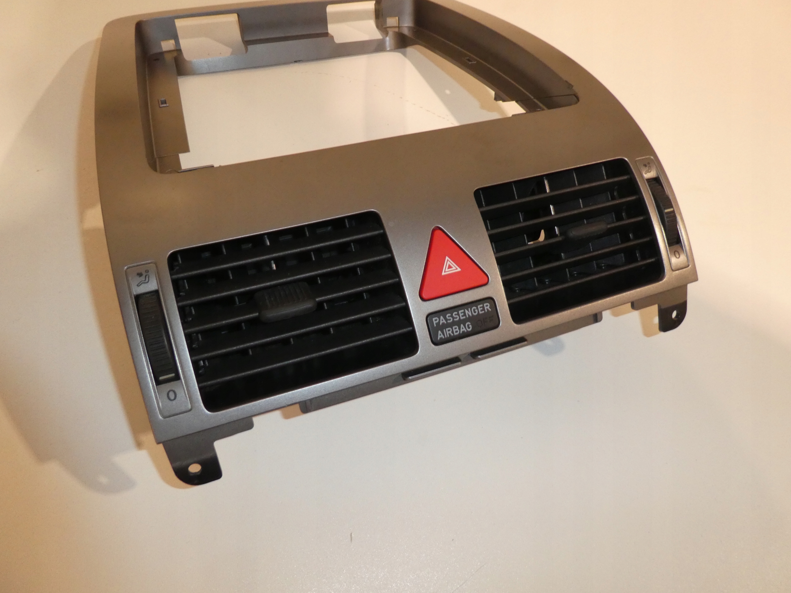 VW TOURAN and LIFT grid air conditioning devices front 1T1819728D