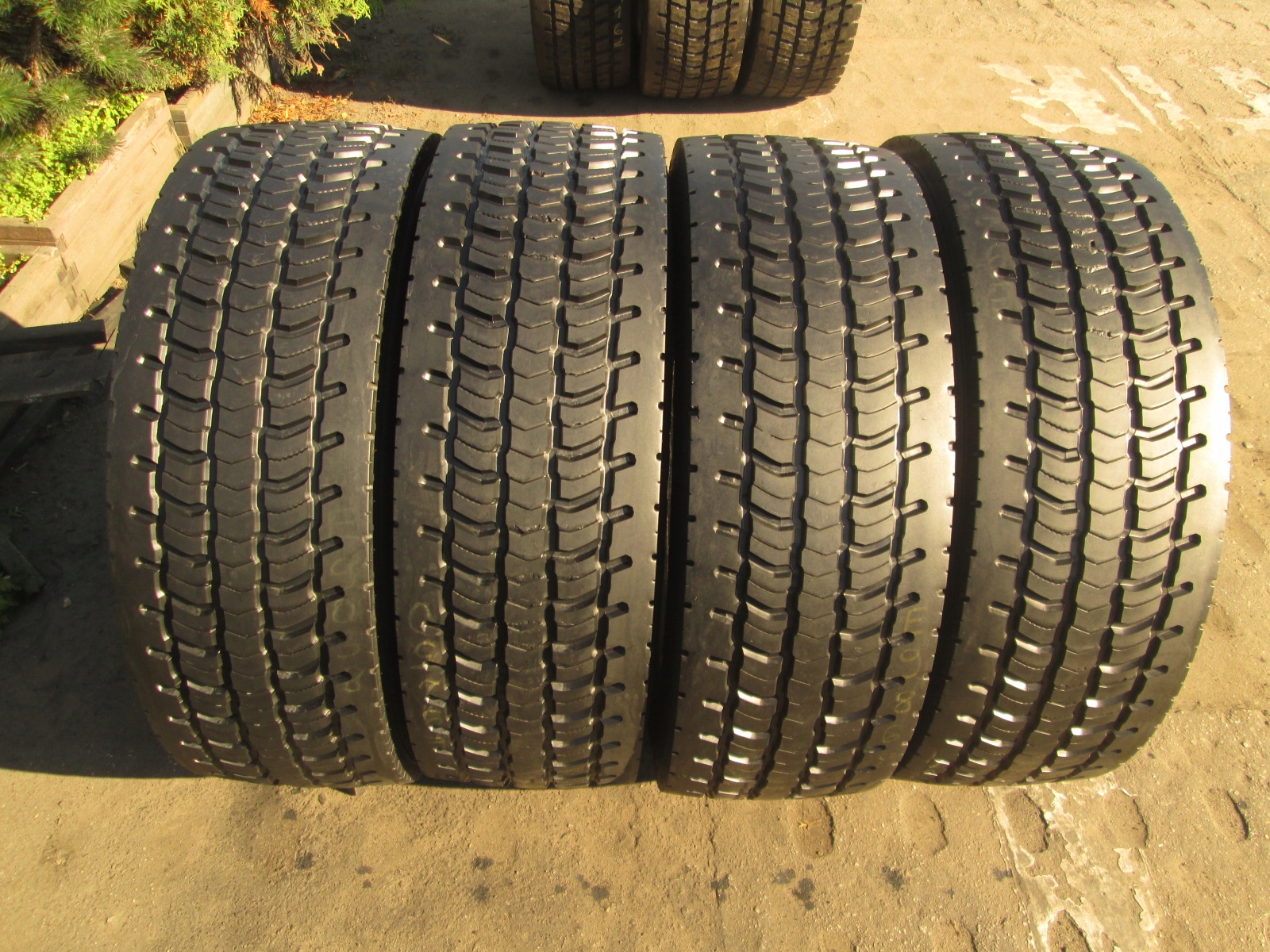 295 / 60R22.5 Goodyear LHDII 4.шт шини привід компл
