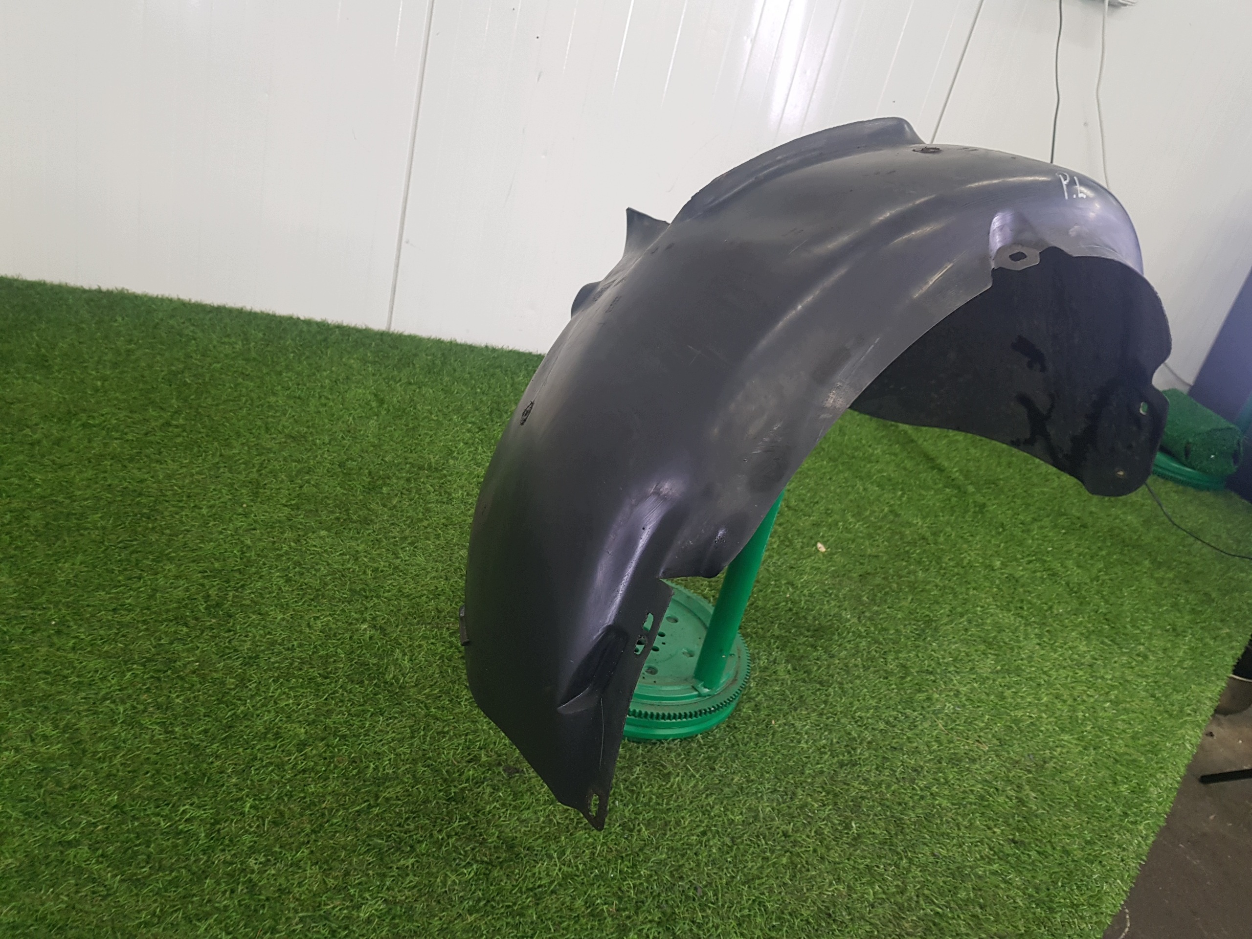 mudguard left front VOLKSWAGEN GOLF 6 1K5805977B