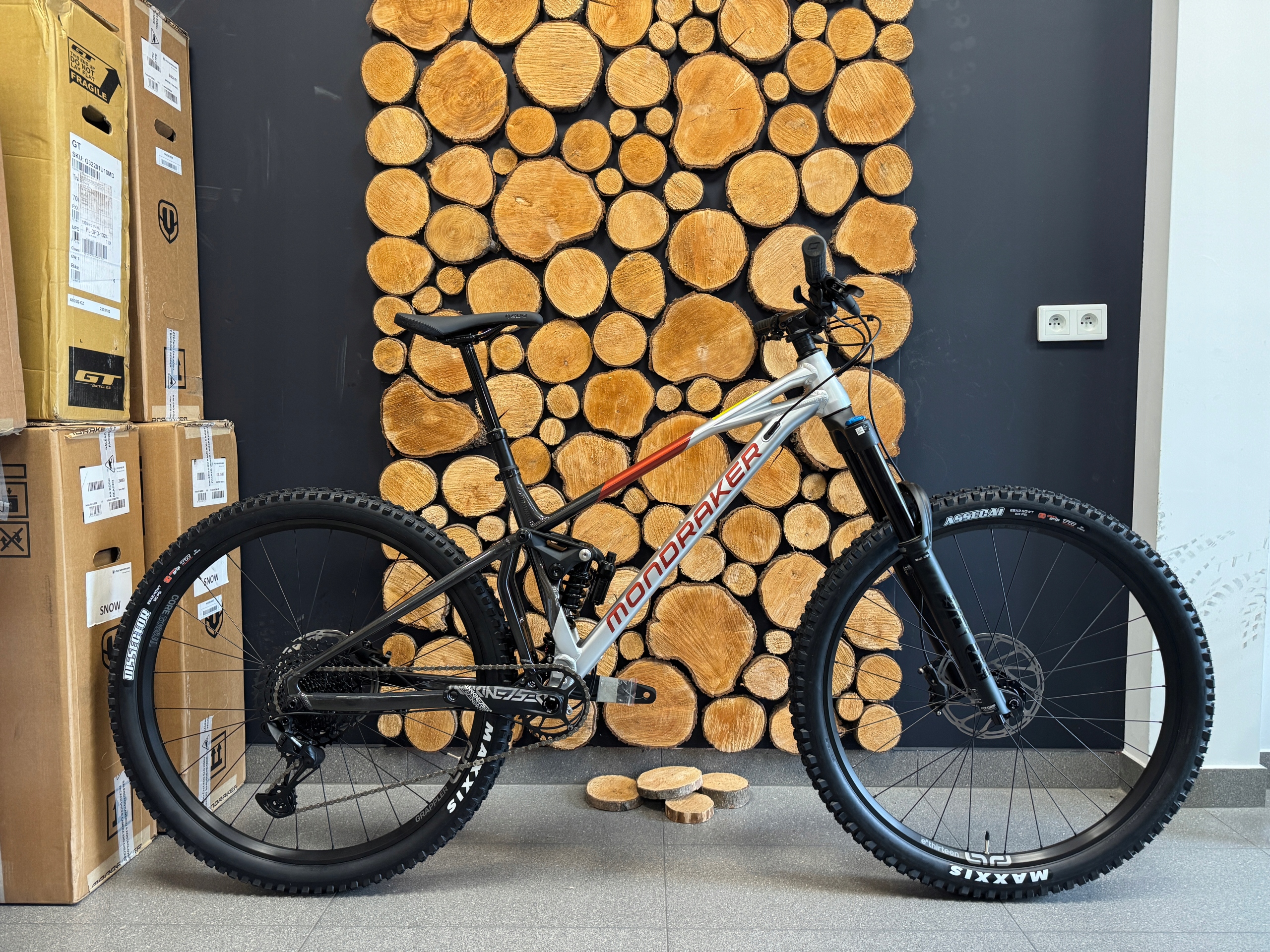 Mondraker Superfoxy 2025 Silver 29' Velikost L