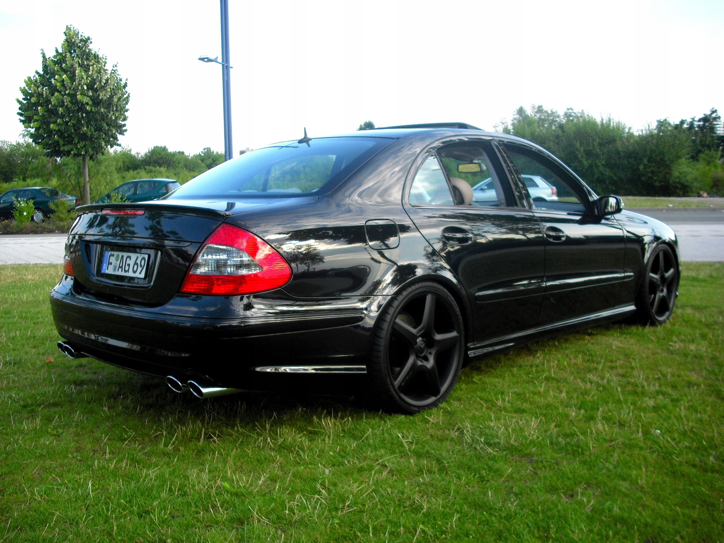 MERCEDES W211 SPOJLER LOTKA NA KLAPĘ AMG JAKOŚĆ!!! Strona zabudowy tył
