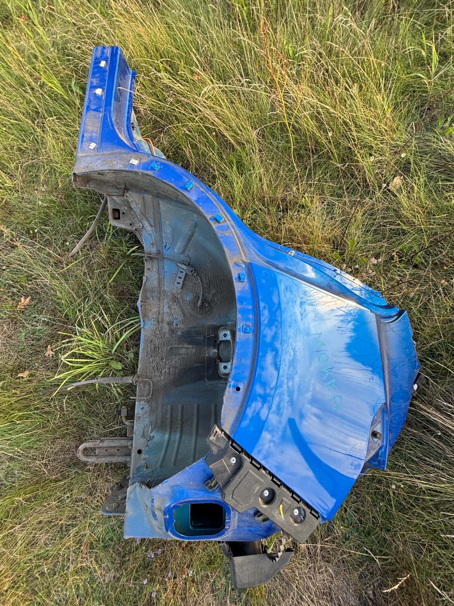 quarter left rear part left rear opel Mokka and A blue GQM