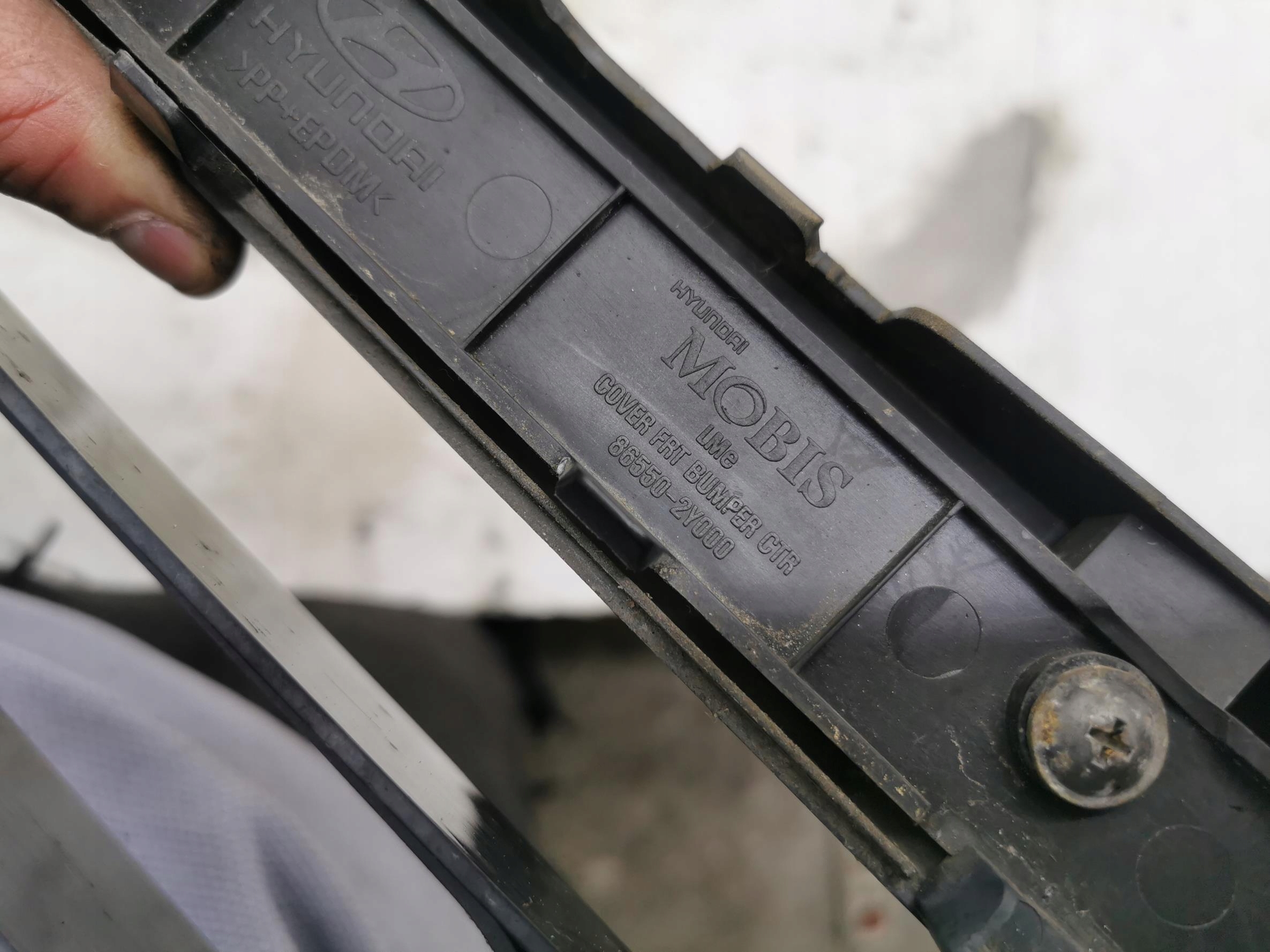 grid of a bumper front HYUNDAI IX35 86550-2Y000