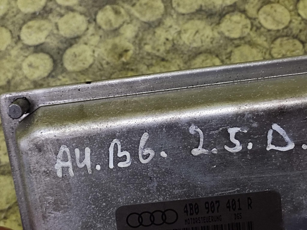 AUDI A4 B6 control unit of the engine 0281010152