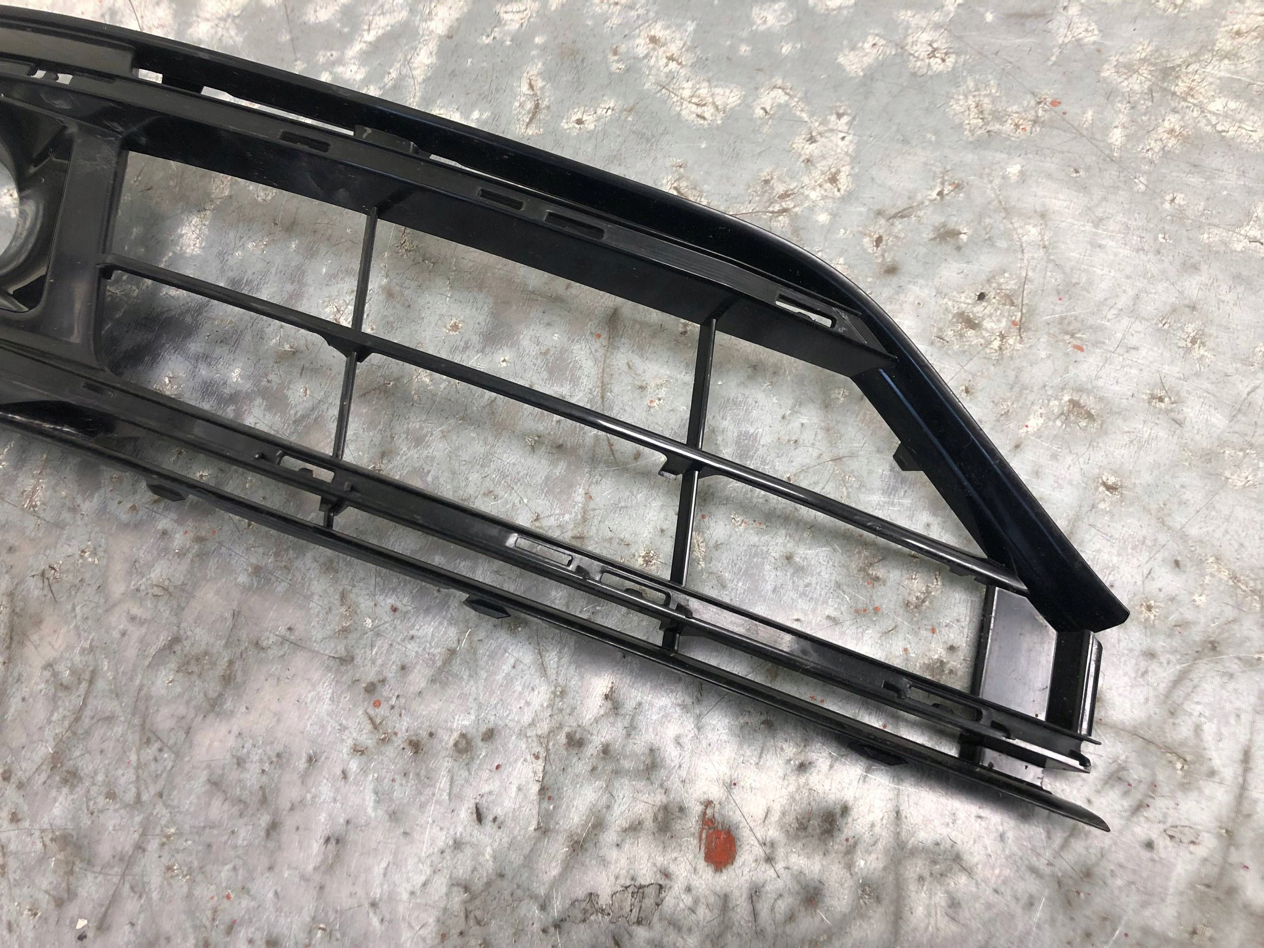 grid fog lights right front AUDI A8 D4 LIFT 4H0807680P