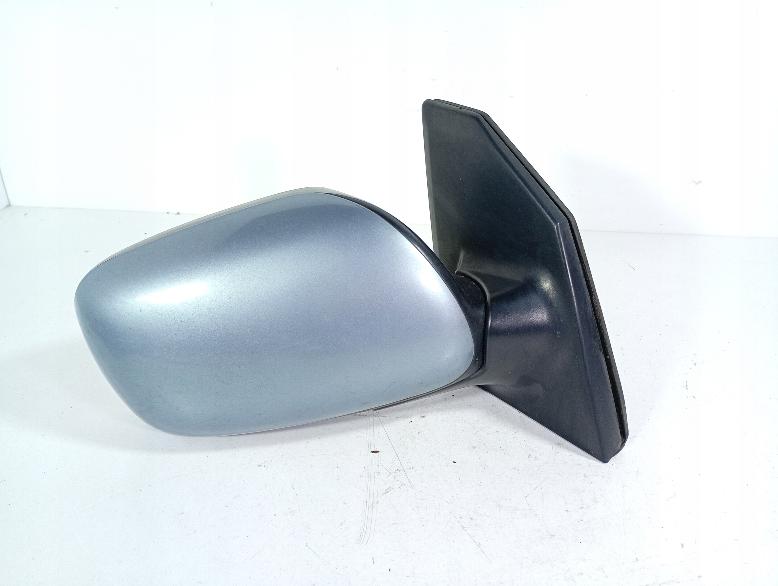 TOYOTA Corolla E12 9 01-07 mirror right electrics 4 PIN kod lakieru 8Q3