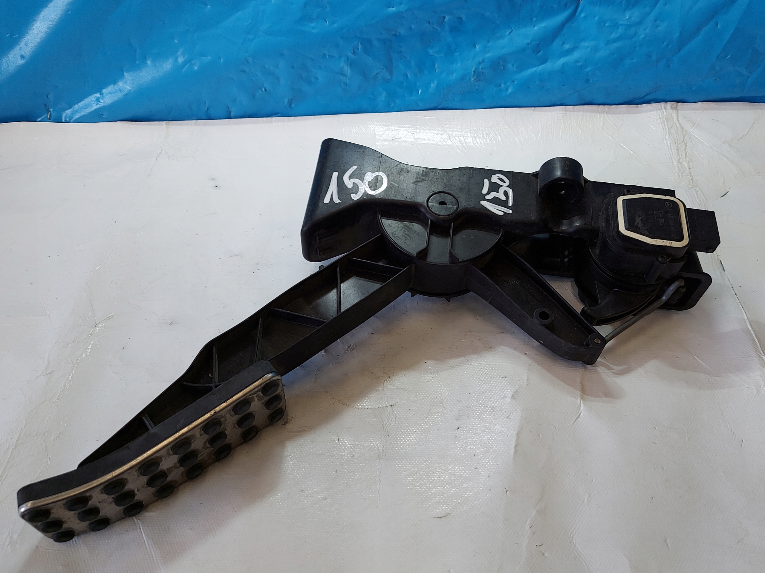 accelerator pedal MERCEDES B KLASA A1693000904