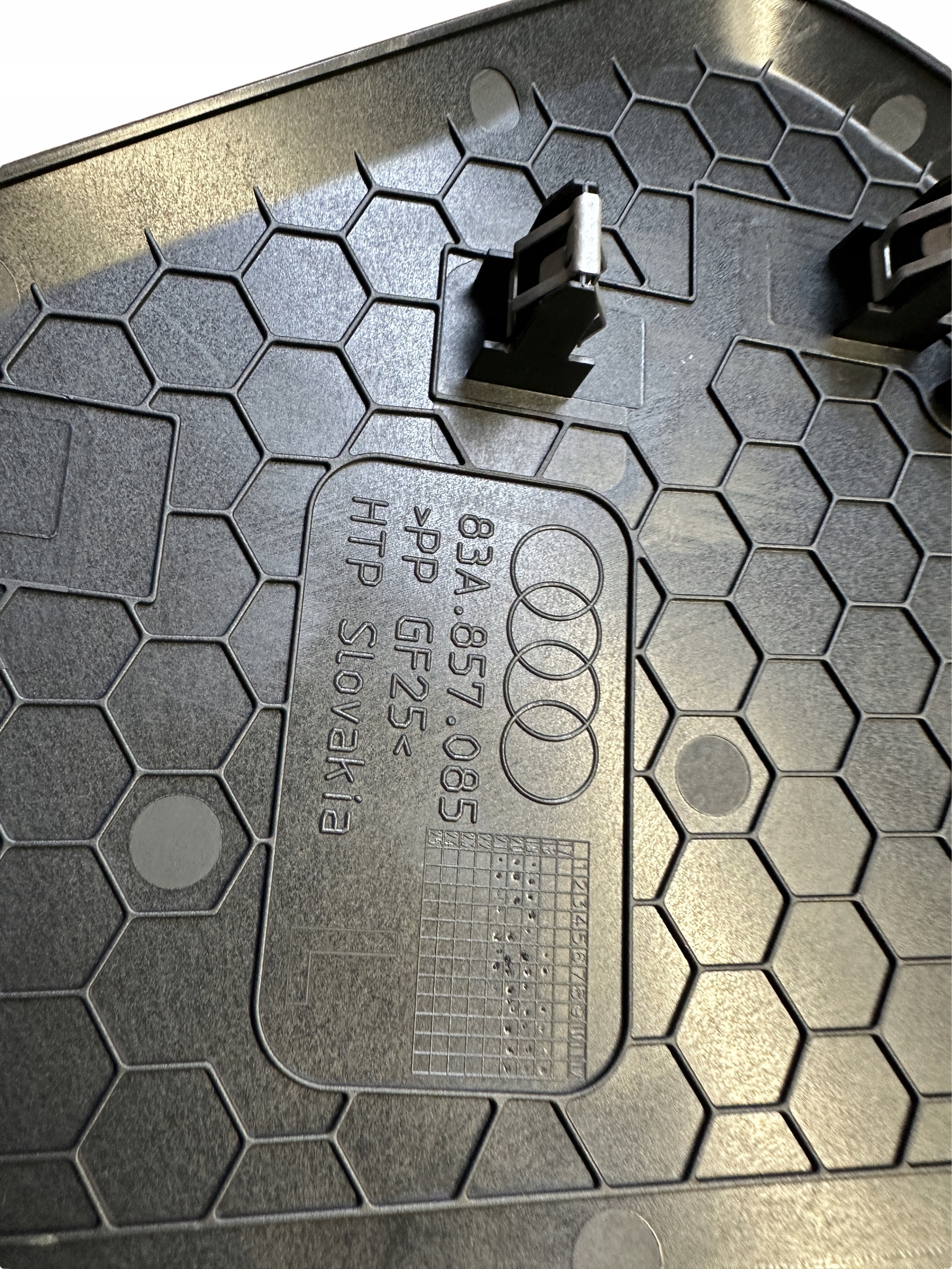 AUDI Q3 83A fedél fedél DESKI bal 83A857085
