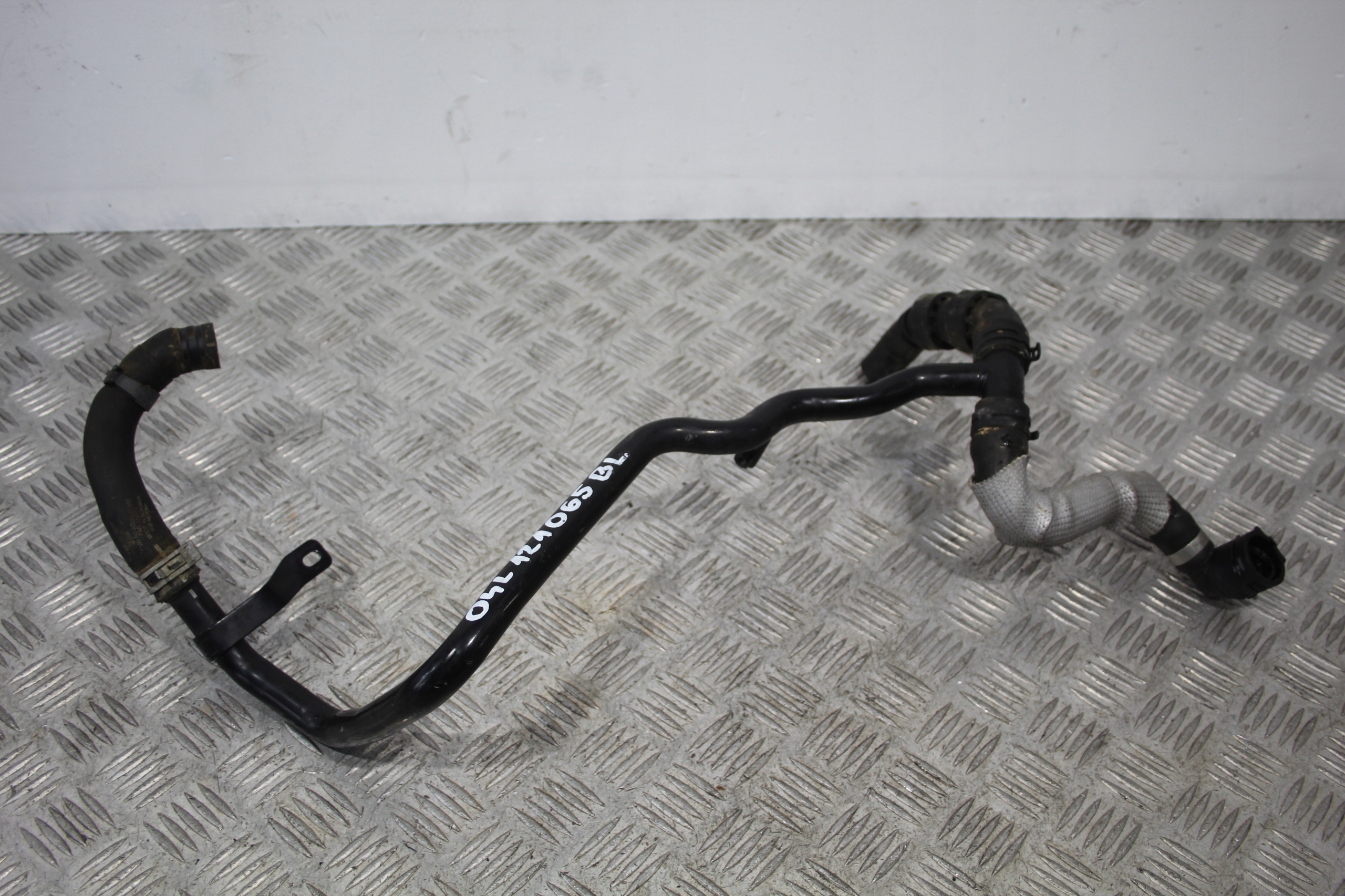 crijevo prijenos vode AUDI VW 04L121065BL