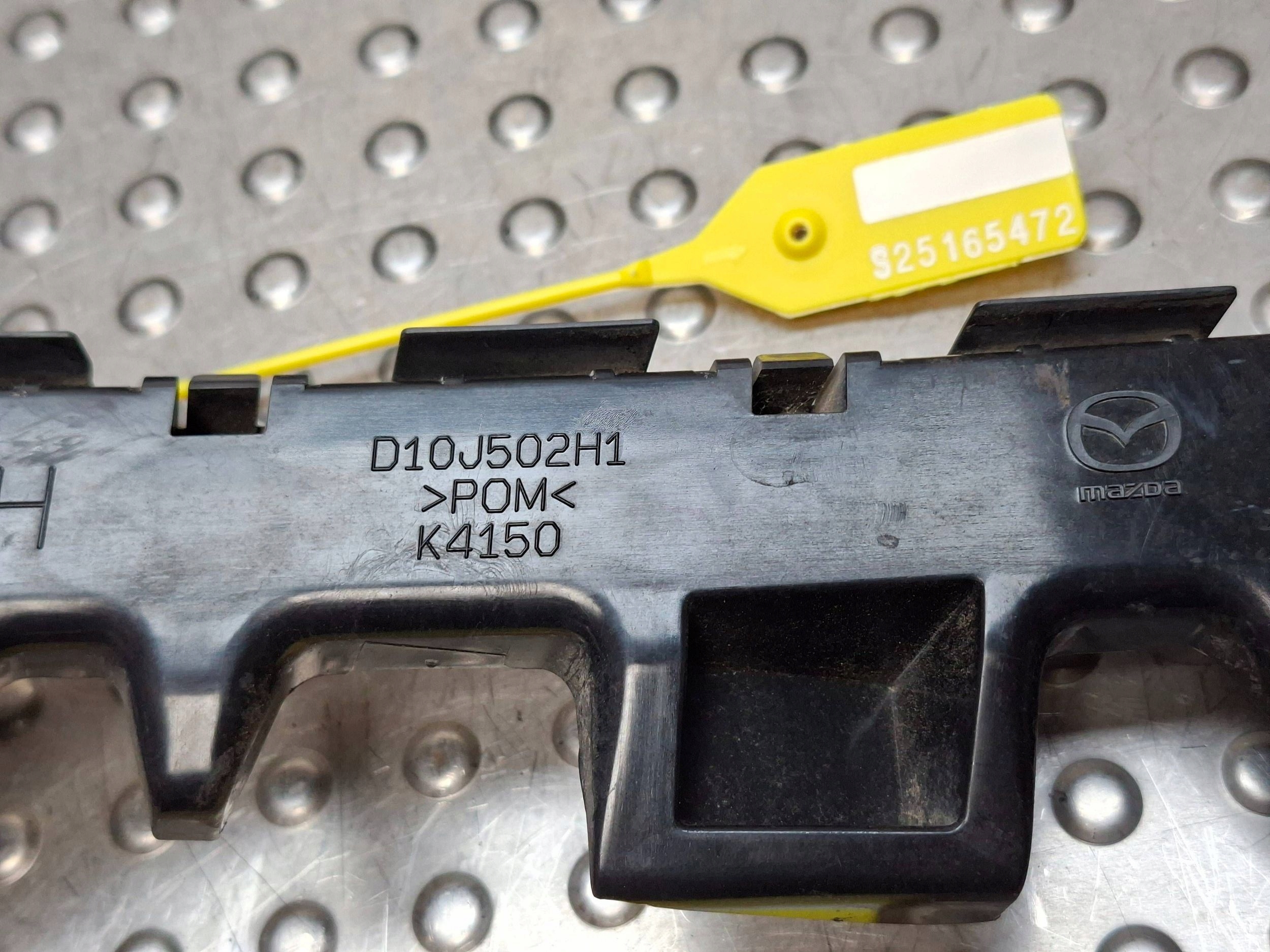 Support Console Pare choc Arrière Droite MAZDA CX3 14- D10J502H1