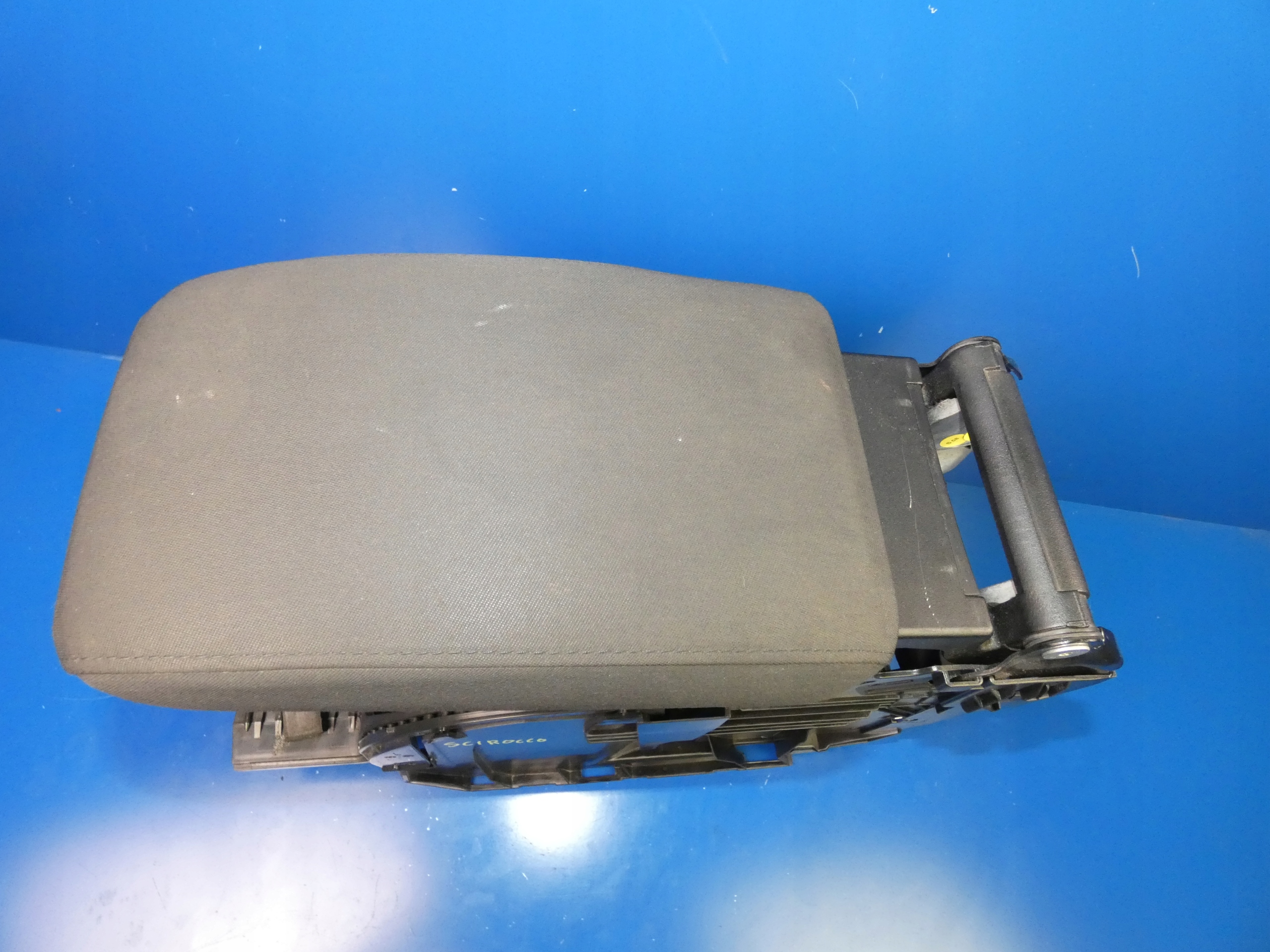 VW SCIROCCO III 08- armrest front