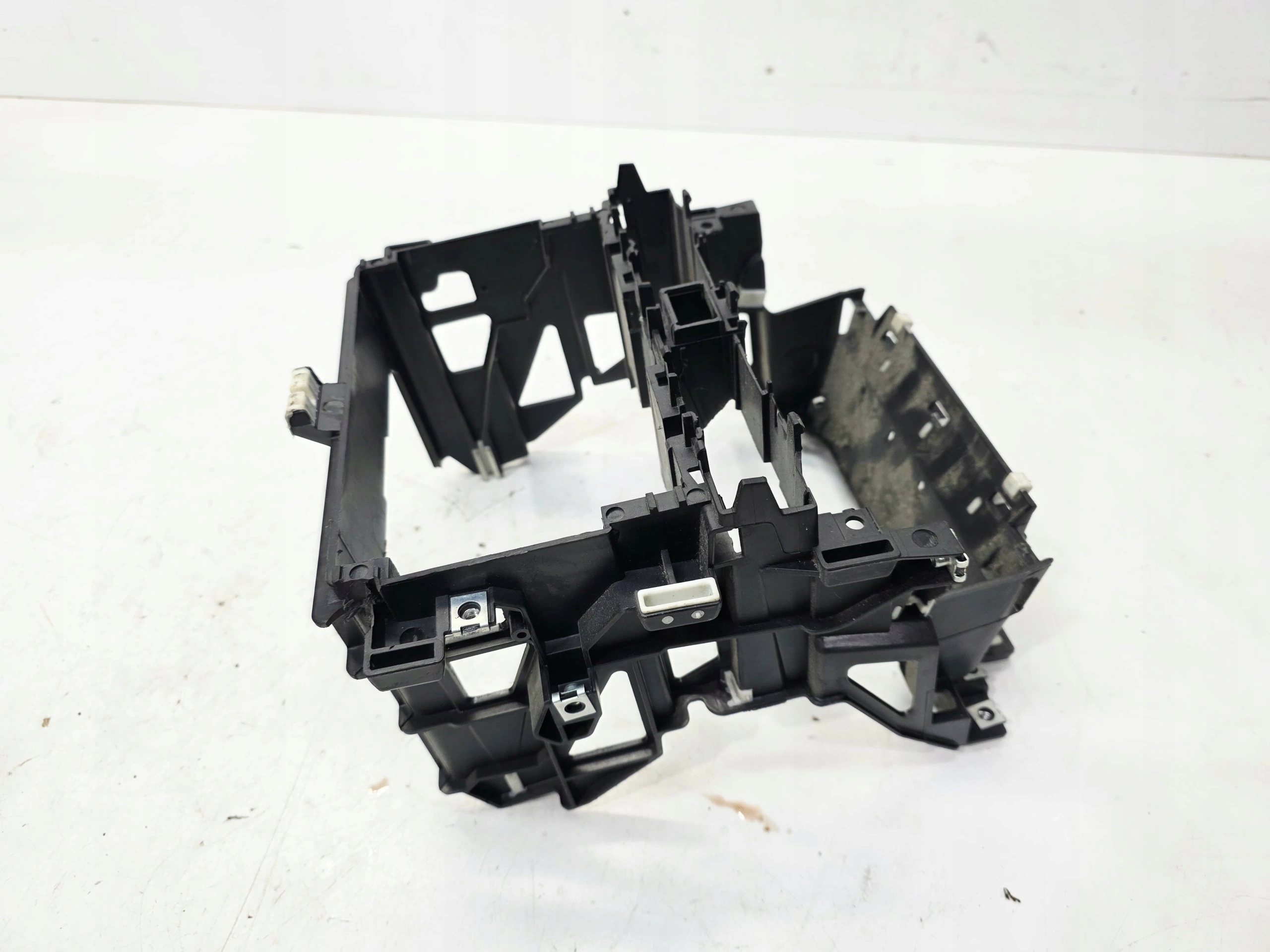 Korb 2 DIN AUDI A3 8P LIFT Original 8P0858005D
