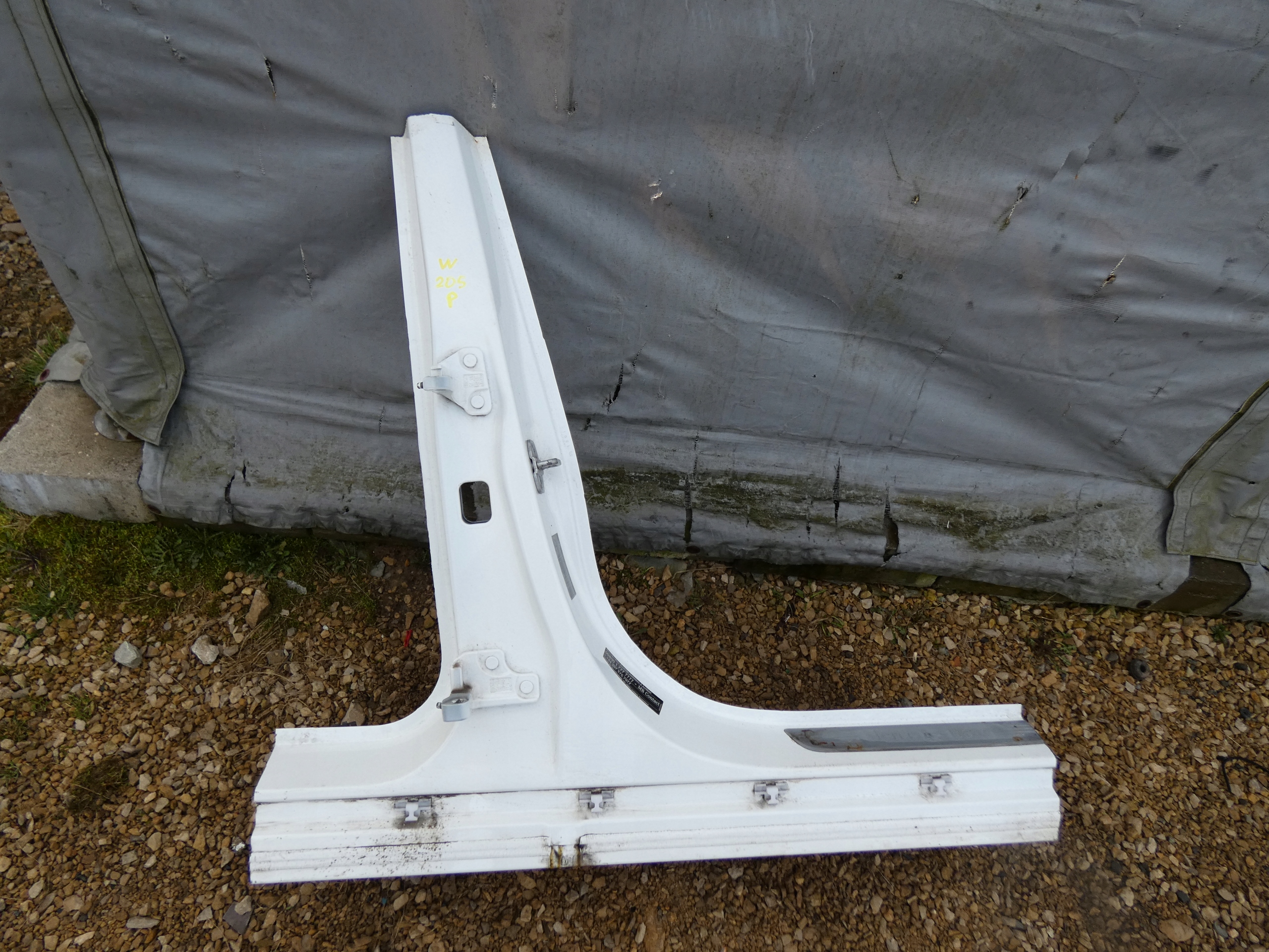 MERCEDES C W205 ЧЕТВЕРТИНА СТІЙКА ПРАВИЙ ПОРІГ