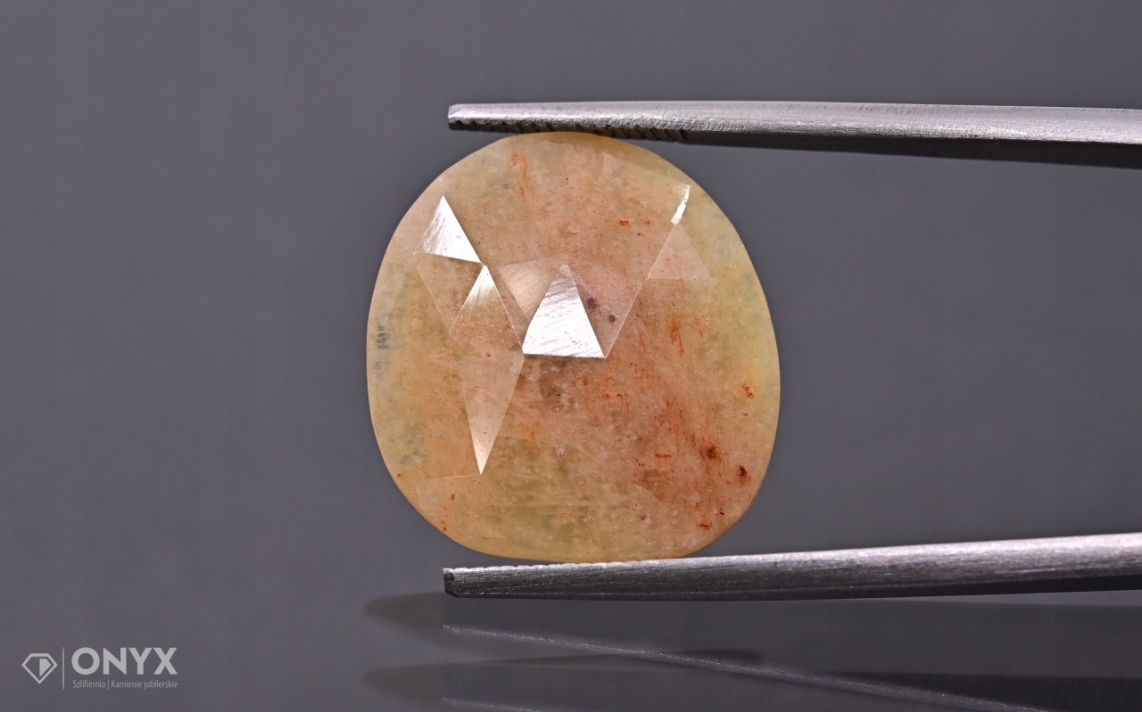 Safír fasetovaná nepravidelná rozeta 17,5x16,5 mm