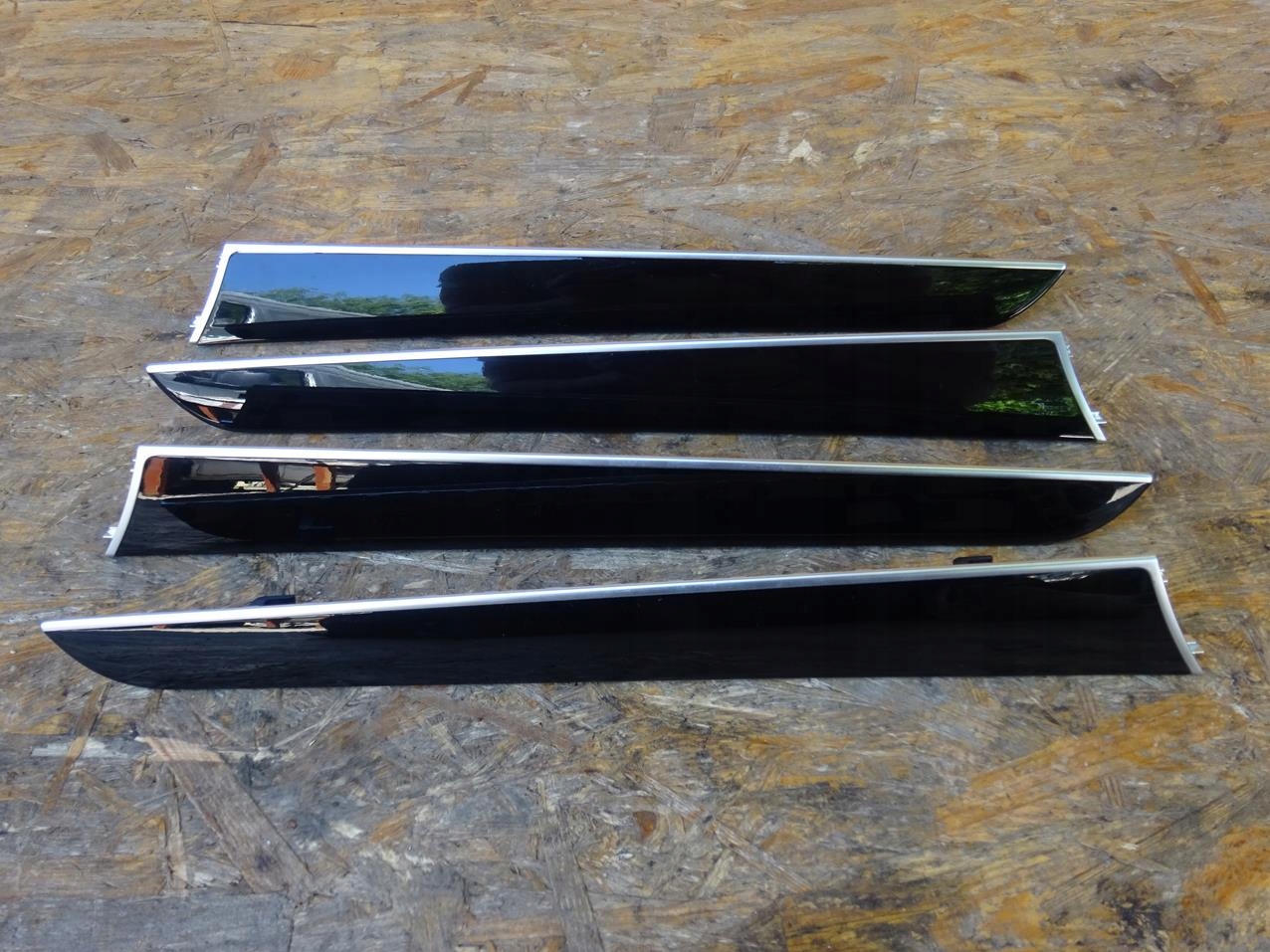 8K0867410J - AUDI A4 B8 8K планки обивки дверей BLACK PIANO