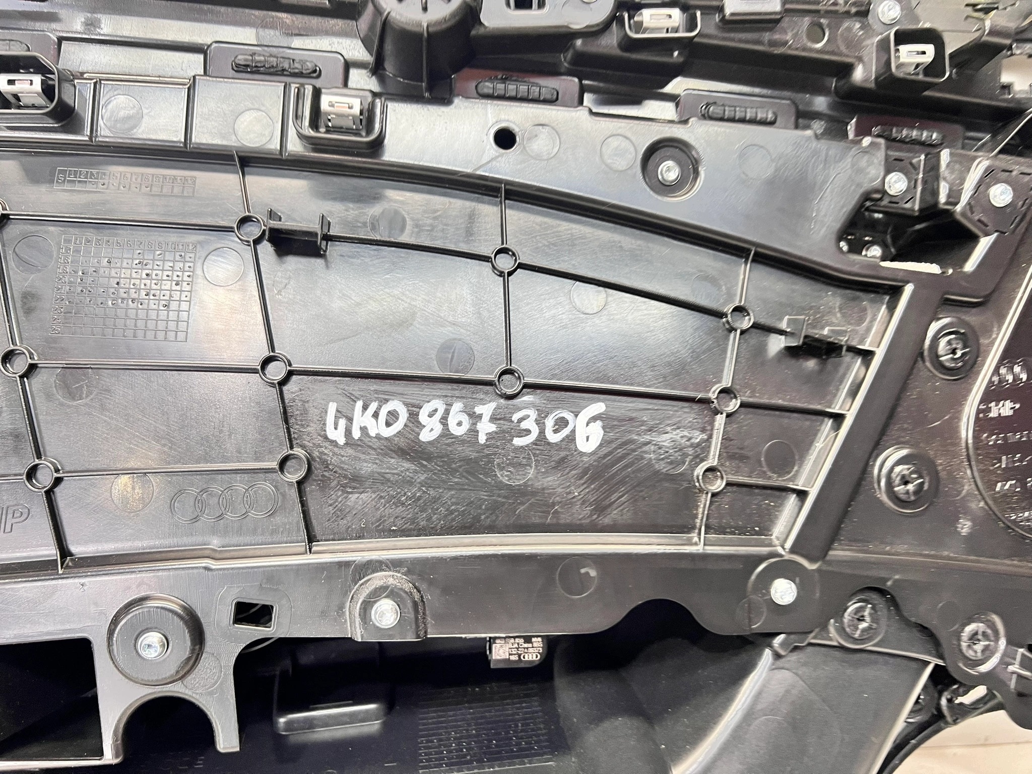 side door right rear part AUDI A6 C8 4K0867306E QQ2