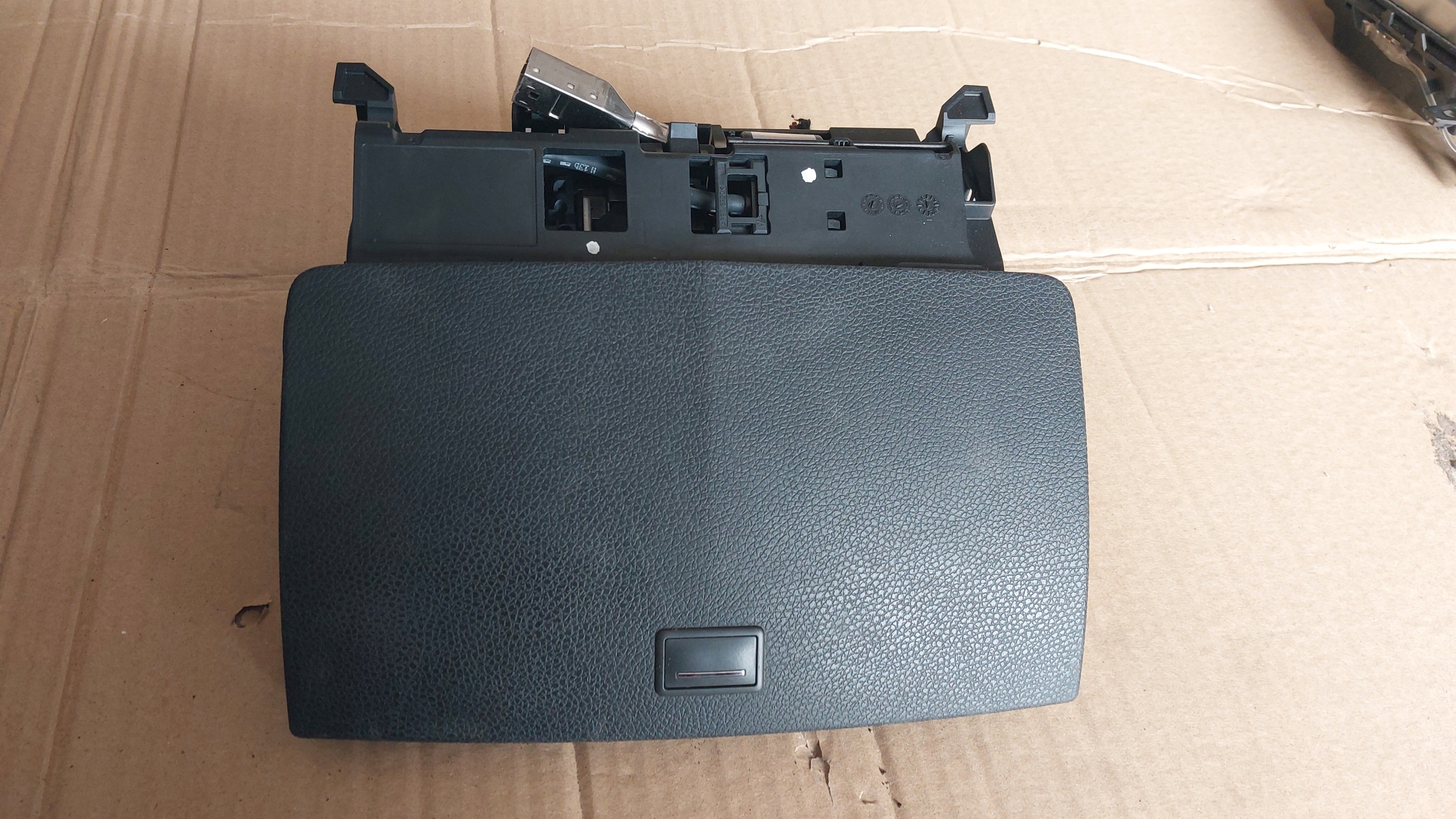 MERCEDES C W204 before LIFT display RADIA navigation devices A2048204697 2009 r.