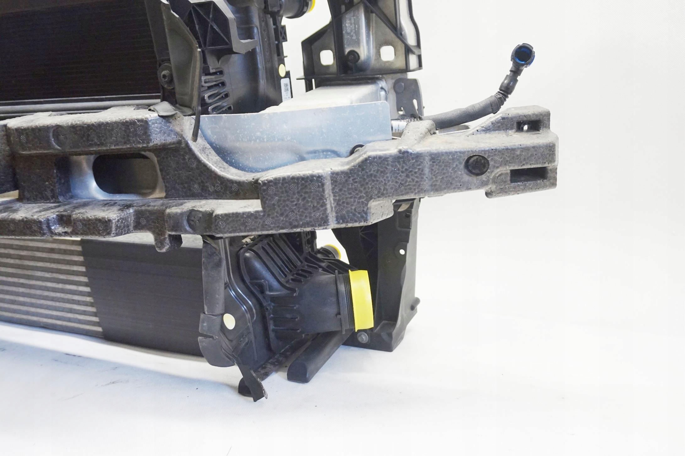 PAS PRZEDNI CHŁODNICE 2.0 TFSI AUDI A4 B9 8W 2017R Producent części Audi