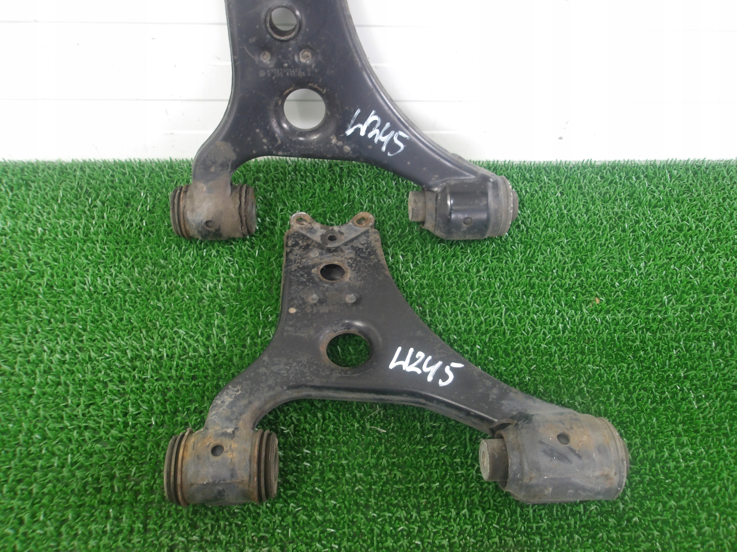 MERCEDES B-KLASA W245 05-11 arm front left lower OE