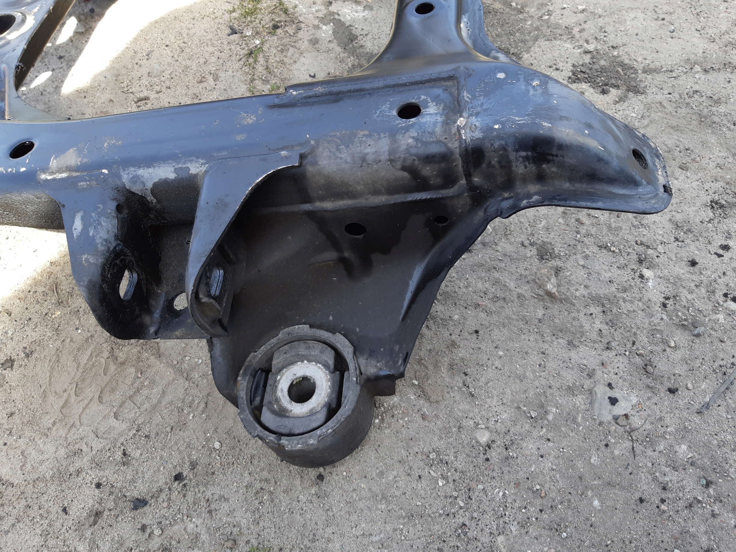 AUDI Q7 4L axle beam subframe sususpension front 7L0400025