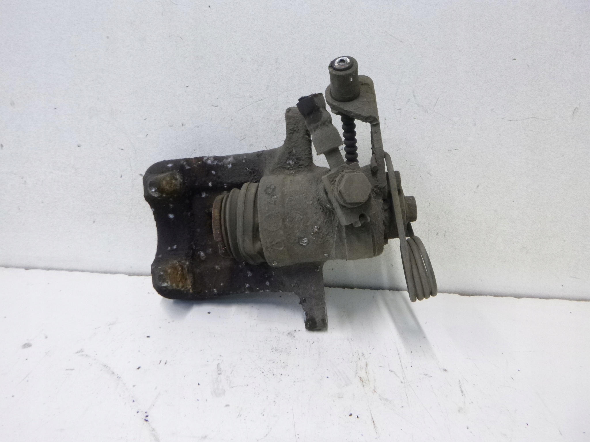 caliper brake rear part Volkswagen Passat B5 1.6 97r.
